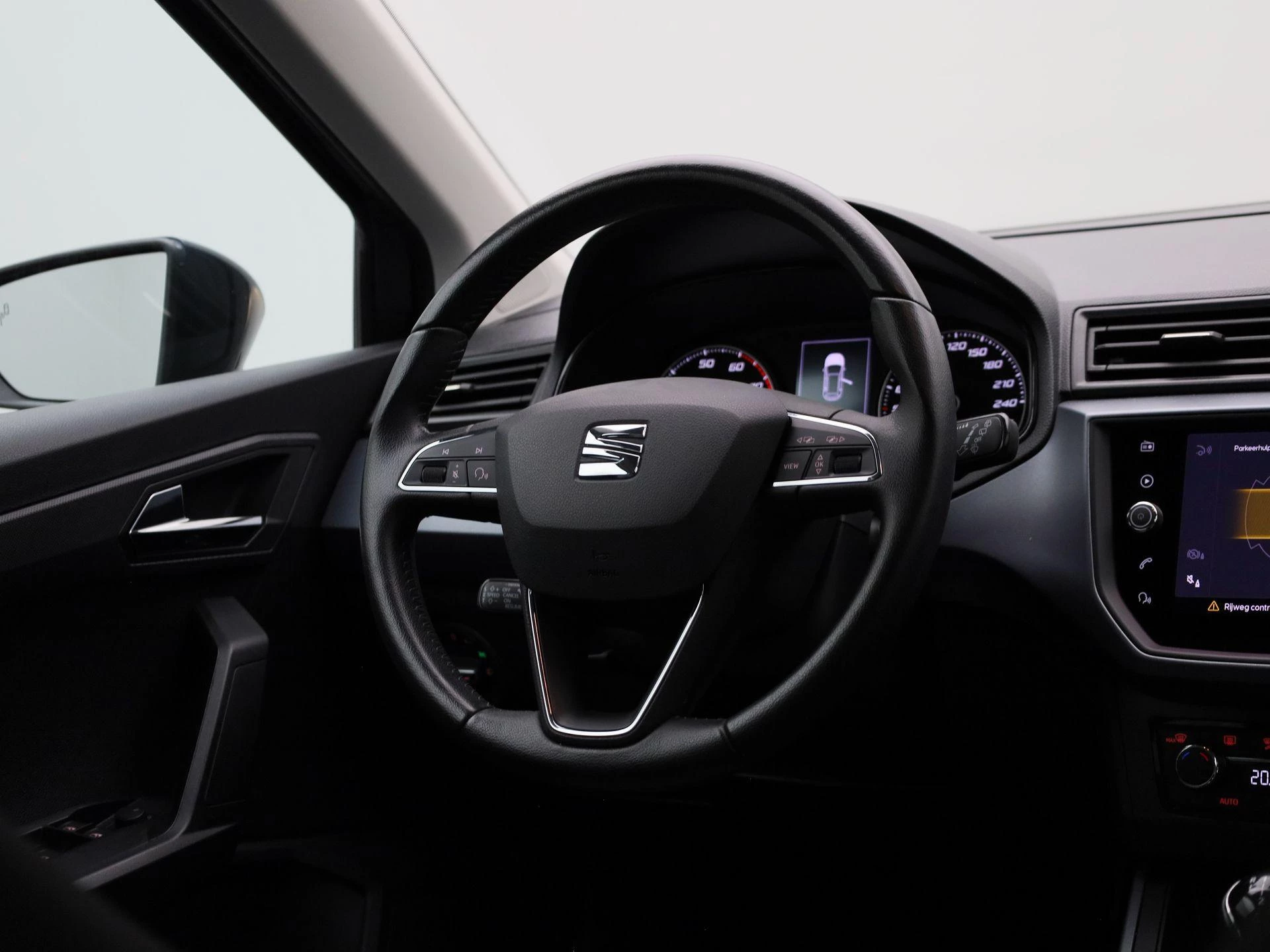 SEAT-Arona-image-35