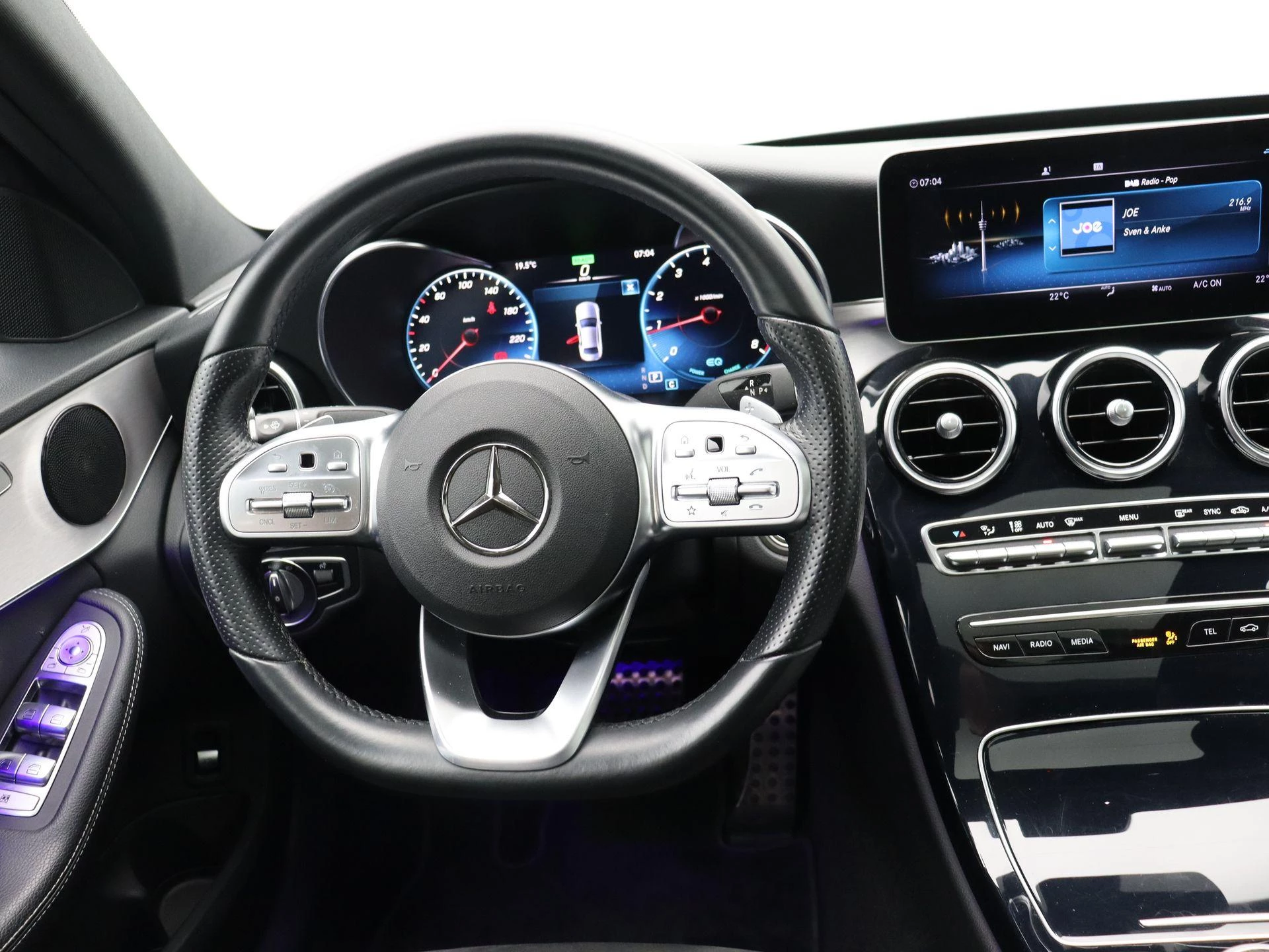Mercedes-Benz C-Klasse 200 AMG LINE BERLINE + CARPLAY + PANORAMISCH DAK + MULTIBEAM LED +