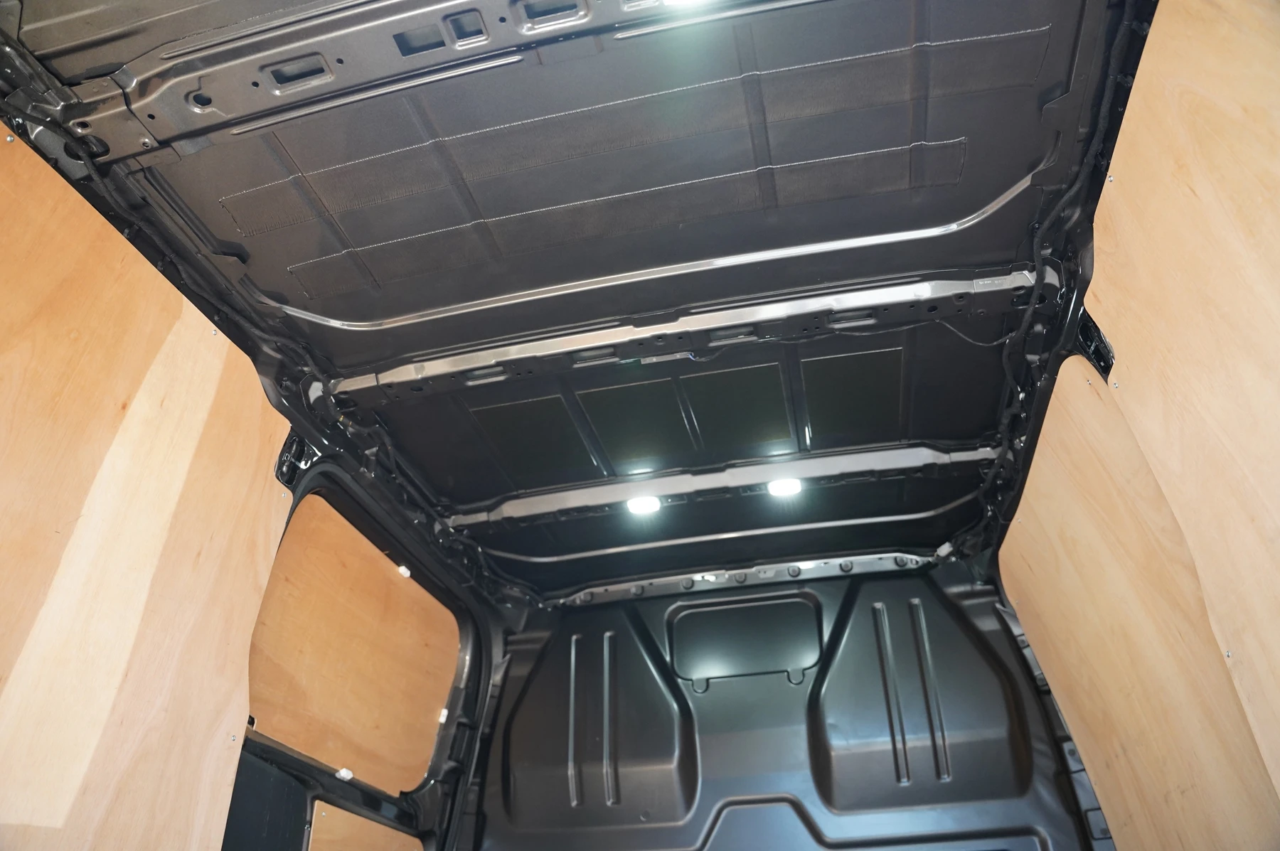 Volkswagen-Transporter-image-29