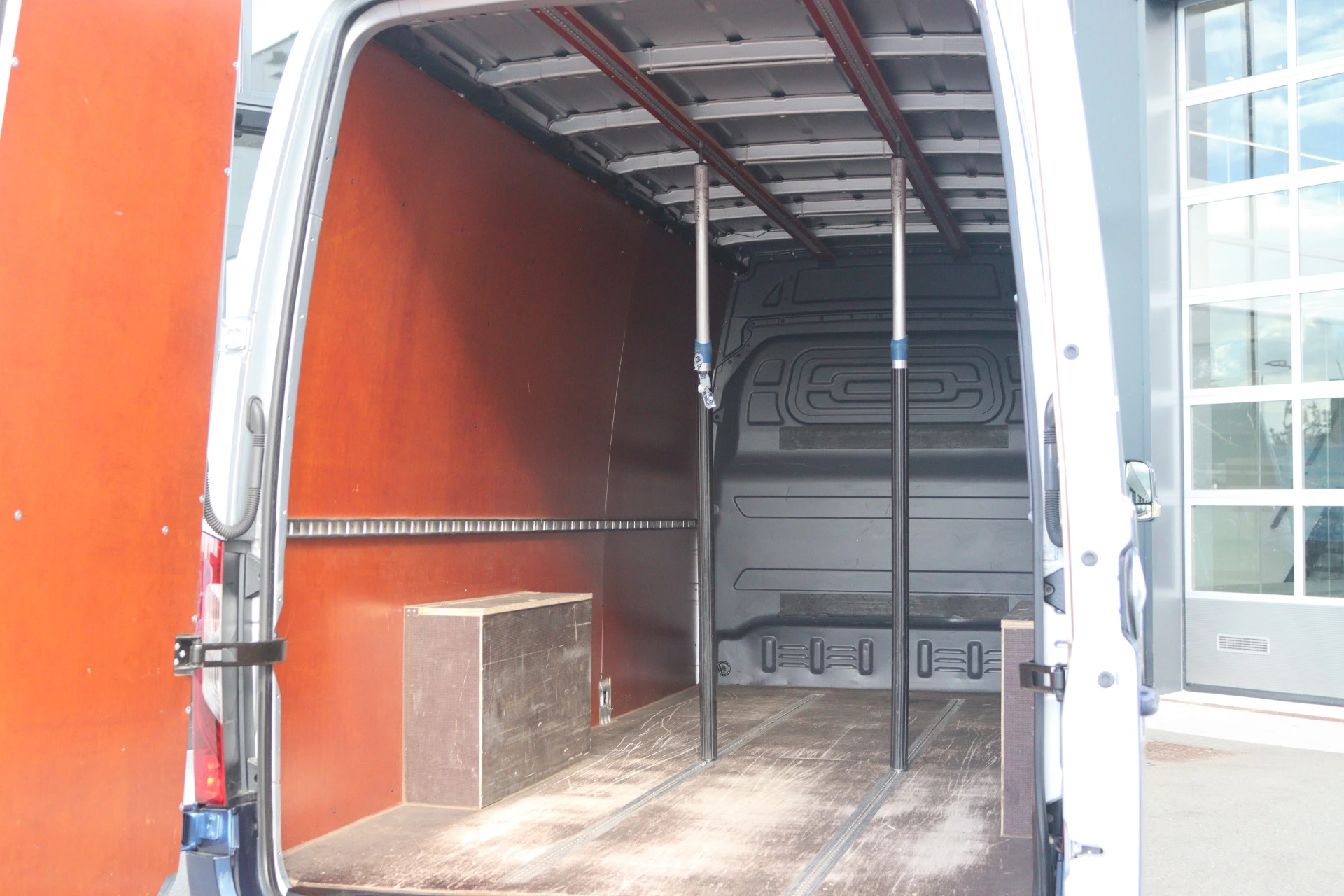 Mercedes-Benz-Sprinter-image-2