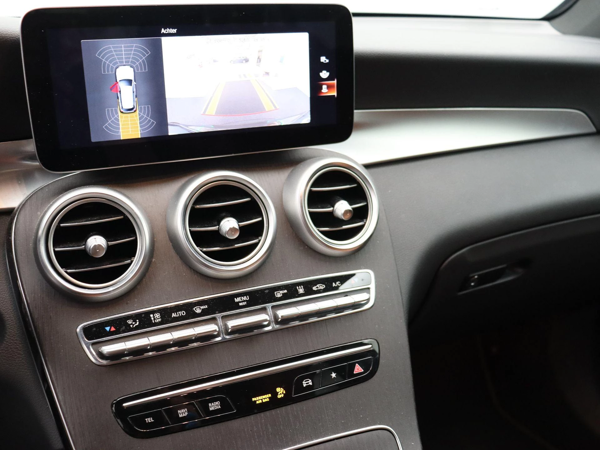 Mercedes-Benz-GLC-image-15