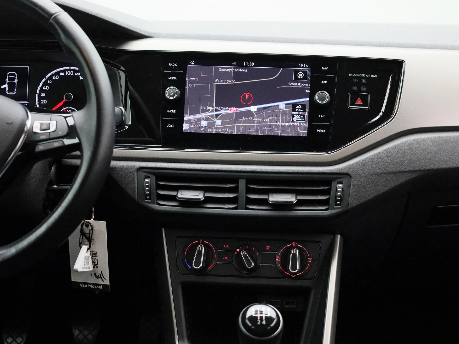 Volkswagen-Polo-image-7