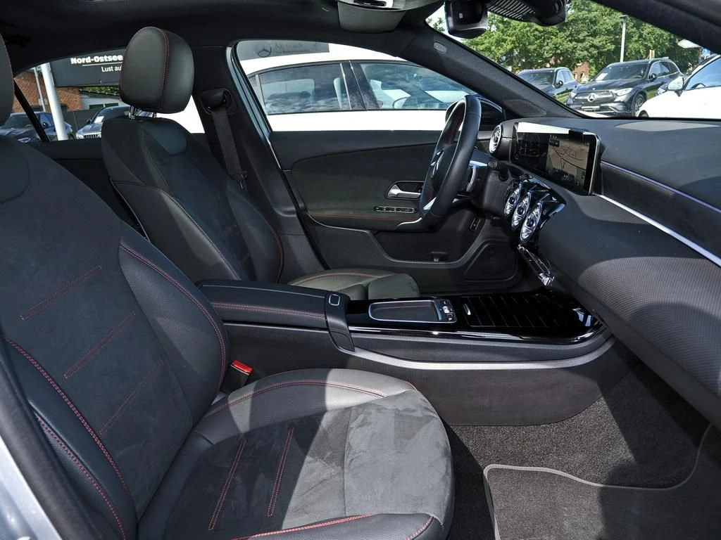 Mercedes-Benz-A-Klasse 200-image-12