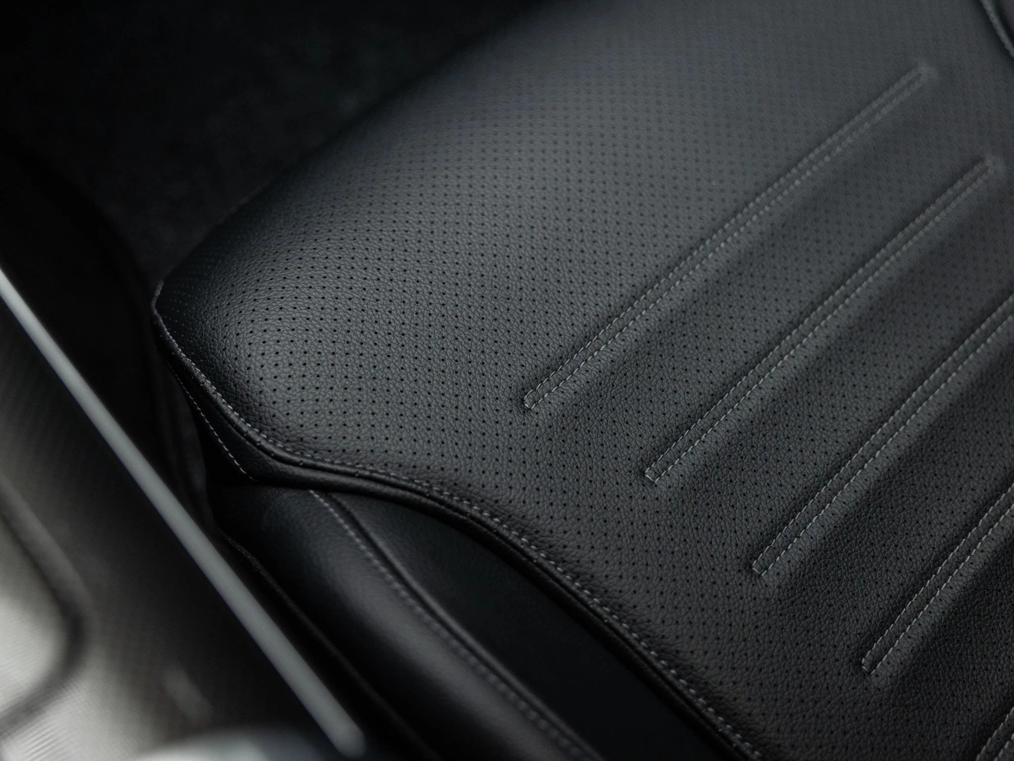 Mercedes-Benz-C-Klasse-image-43