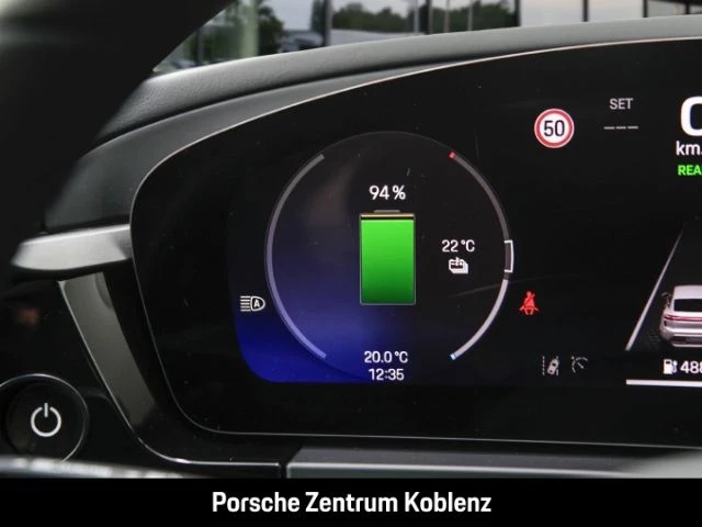 Porsche Macan 4 -