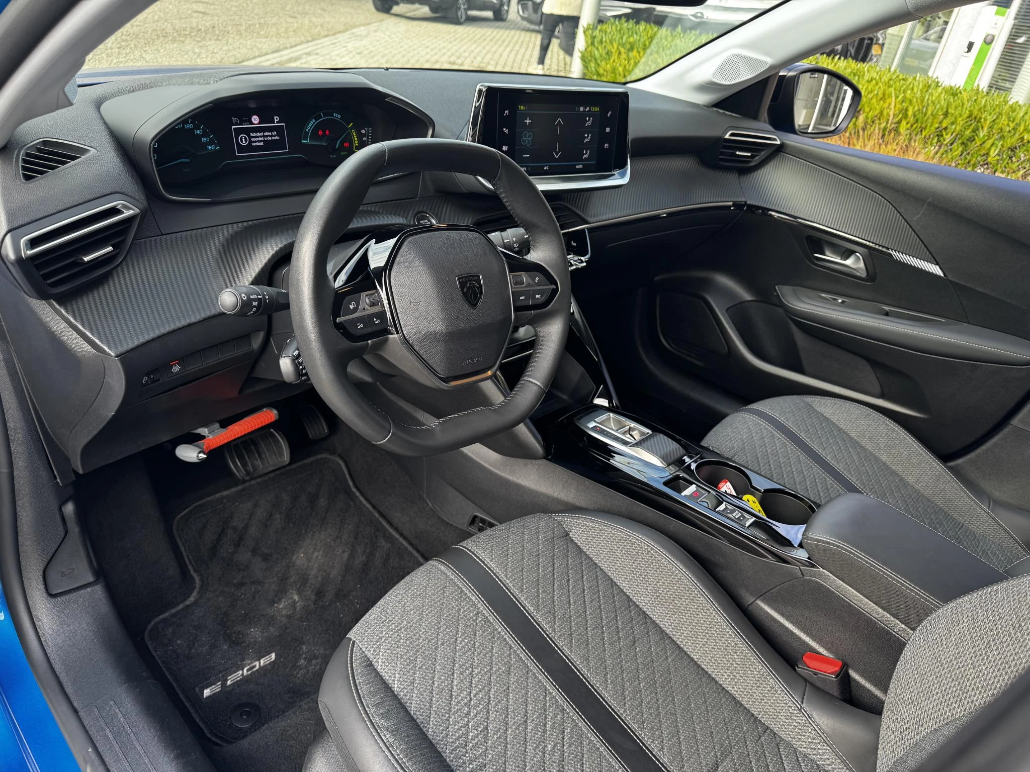 Peugeot-e-208-image-7