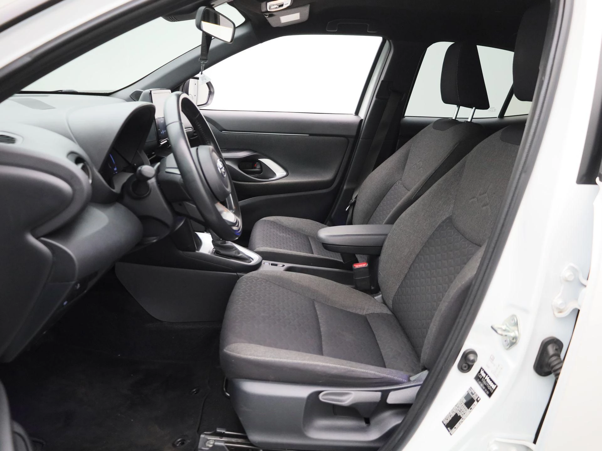 Toyota-Yaris Cross-image-10