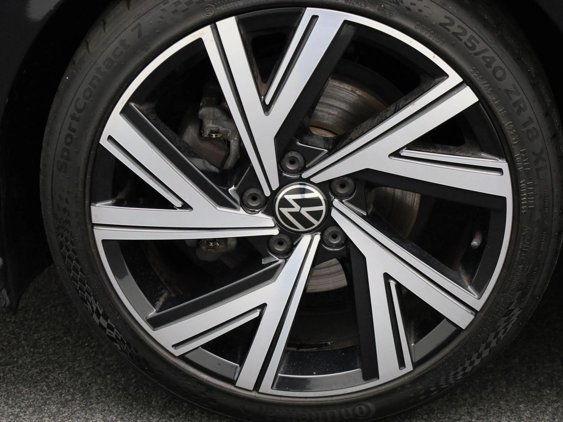 Volkswagen-Golf-image-12