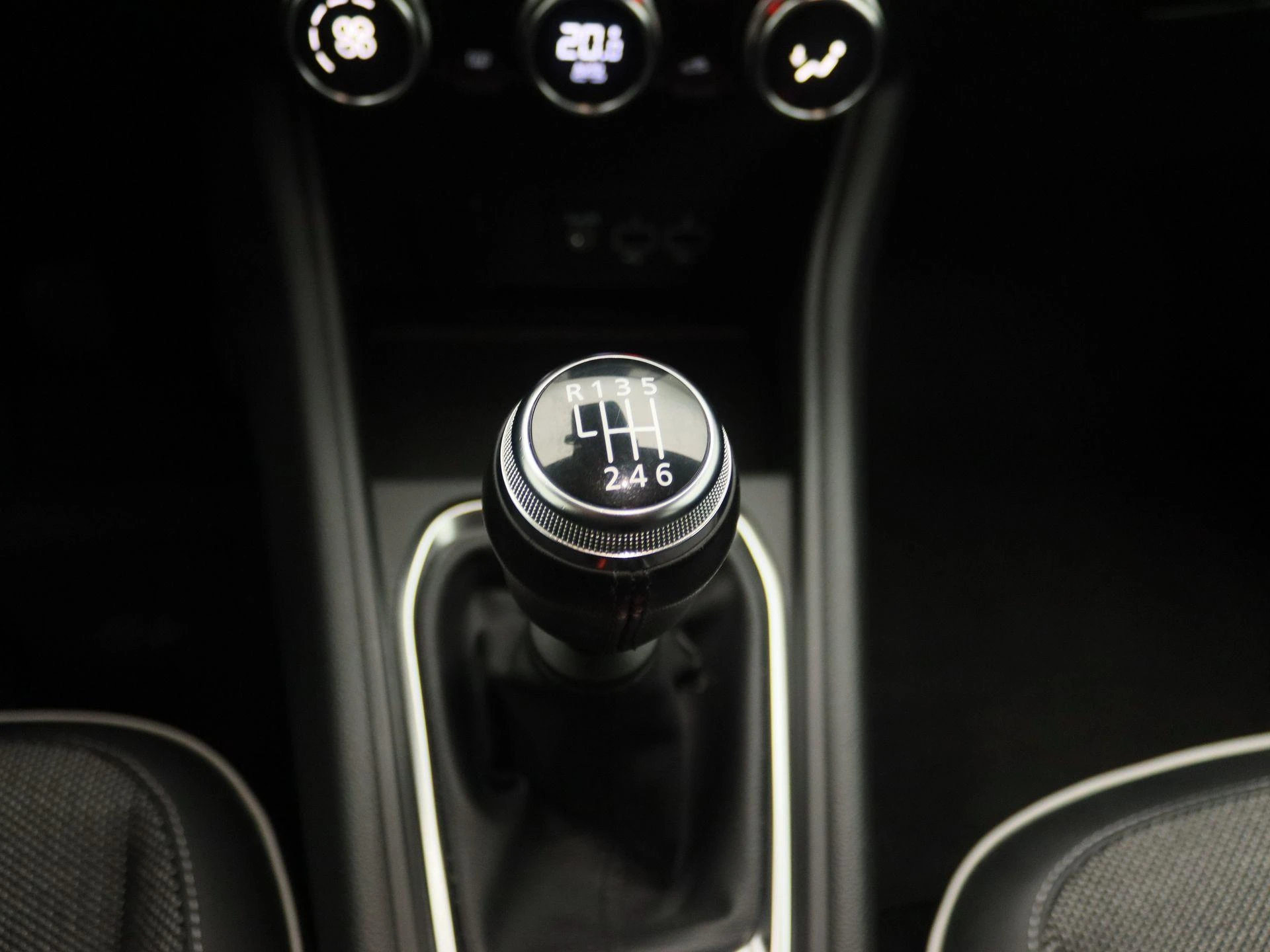 Renault-Captur-image-10