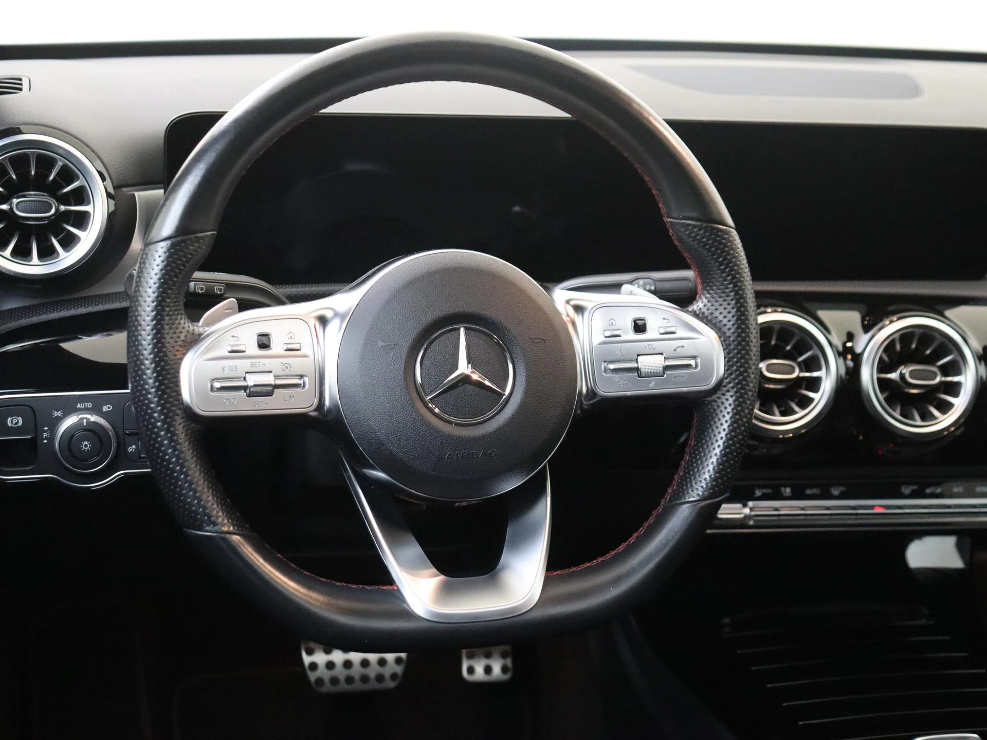 Mercedes-Benz-A-Klasse-image-9