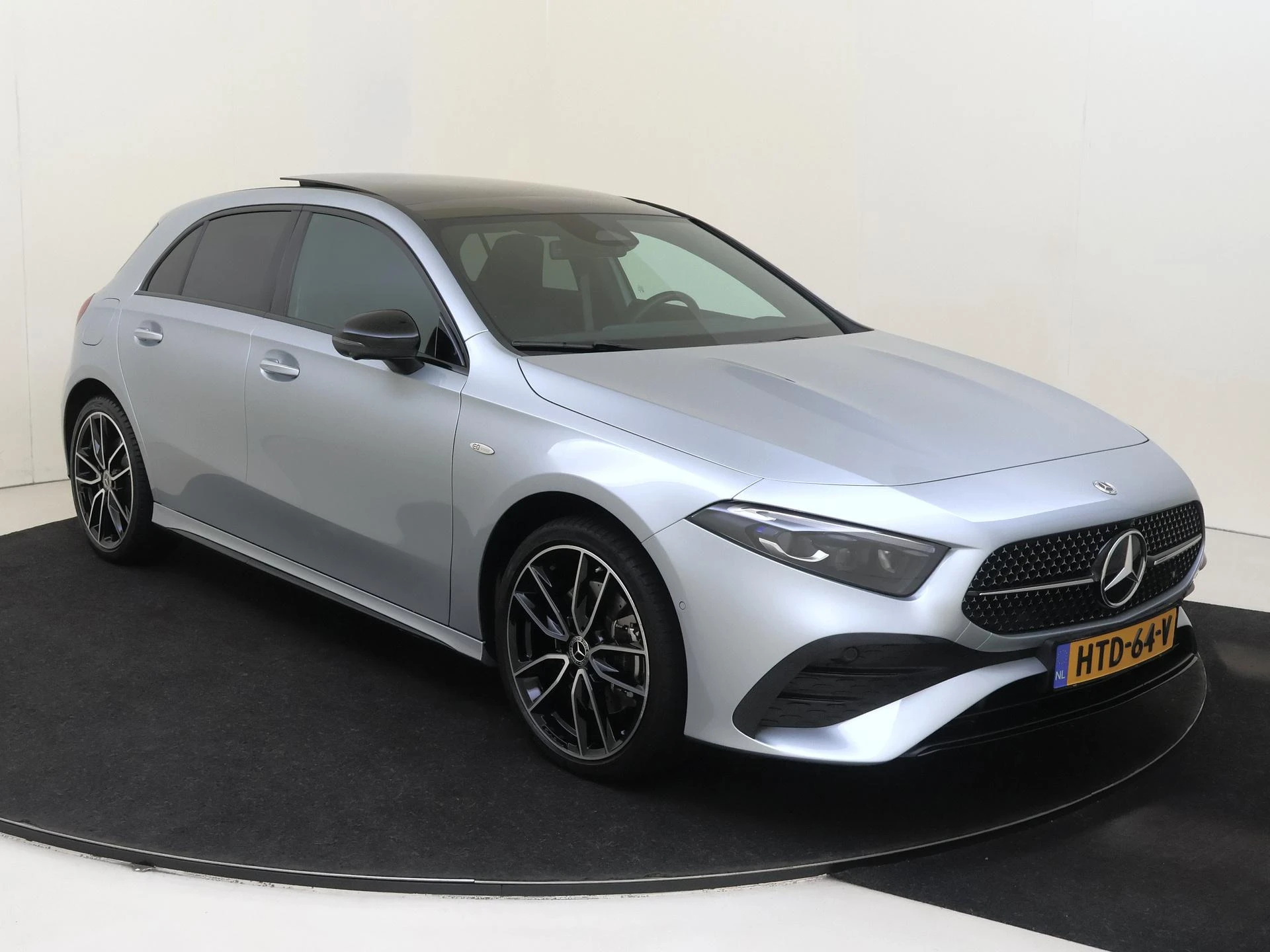 Mercedes-Benz-A-Klasse-image-4