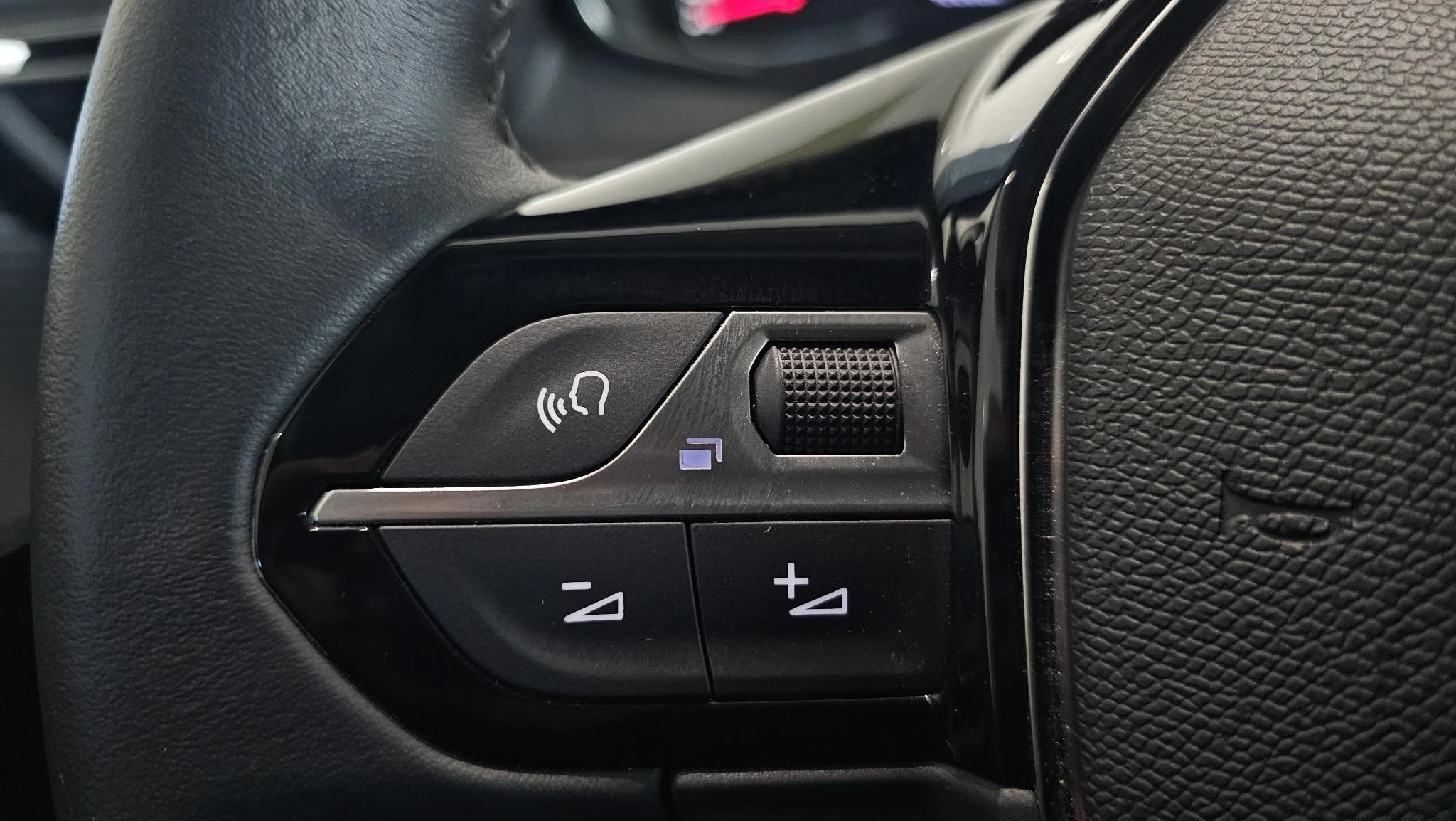 Peugeot-208-image-12
