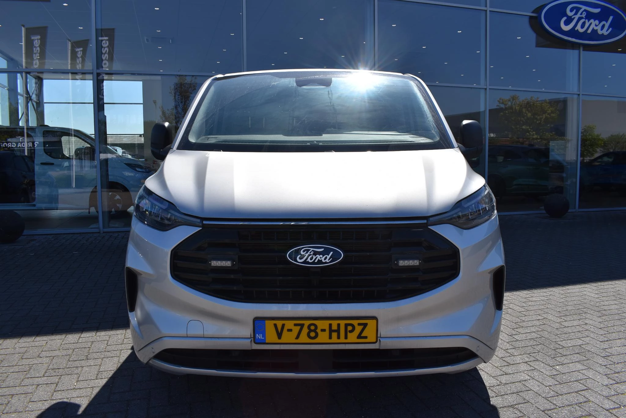 Ford-Transit Custom-image-1