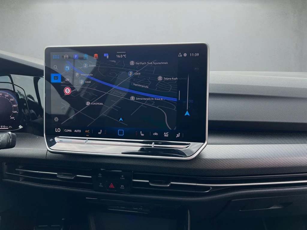 Volkswagen-Golf-image-9
