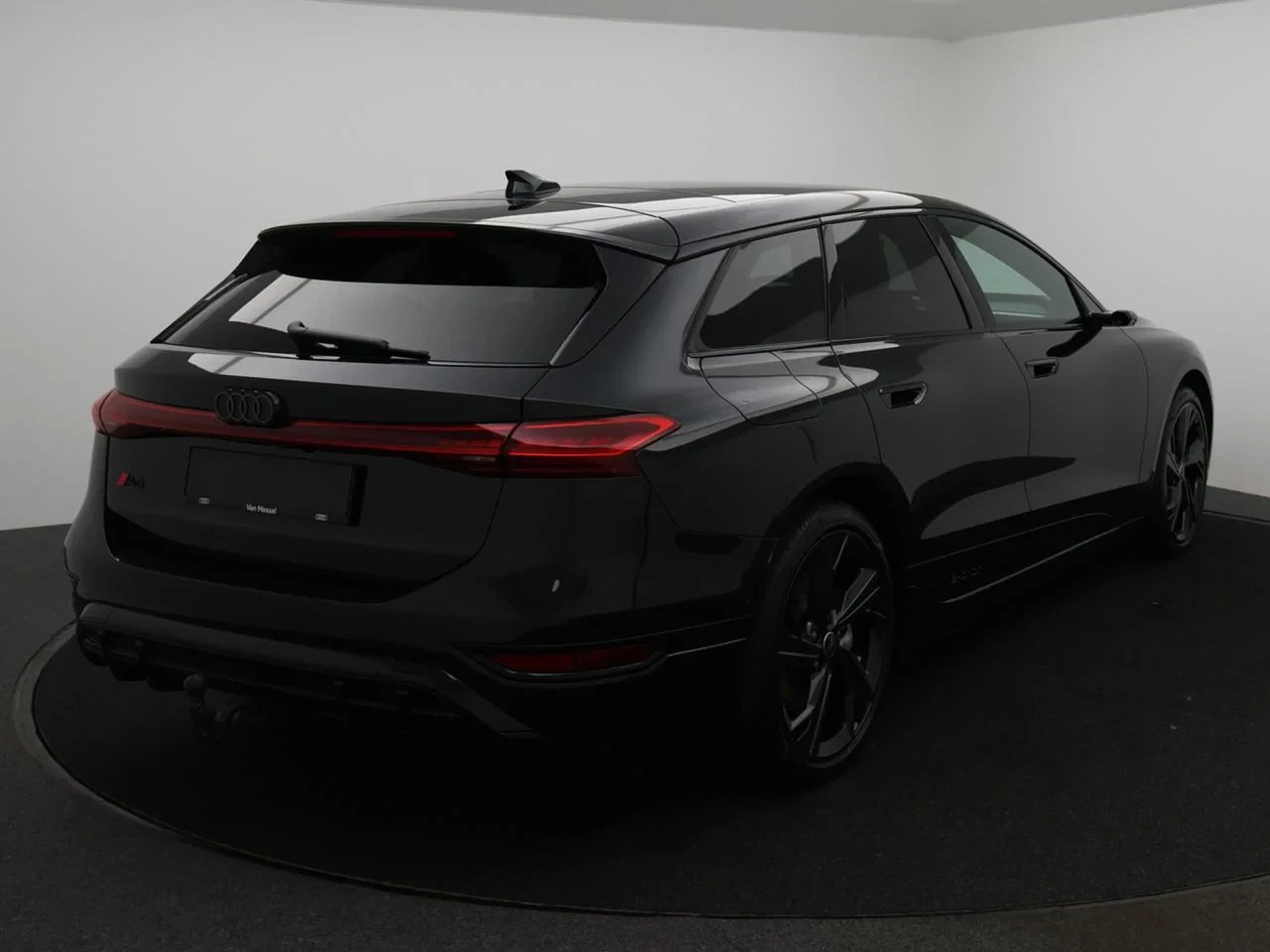 Audi-A6 Avant e-tron-image-1