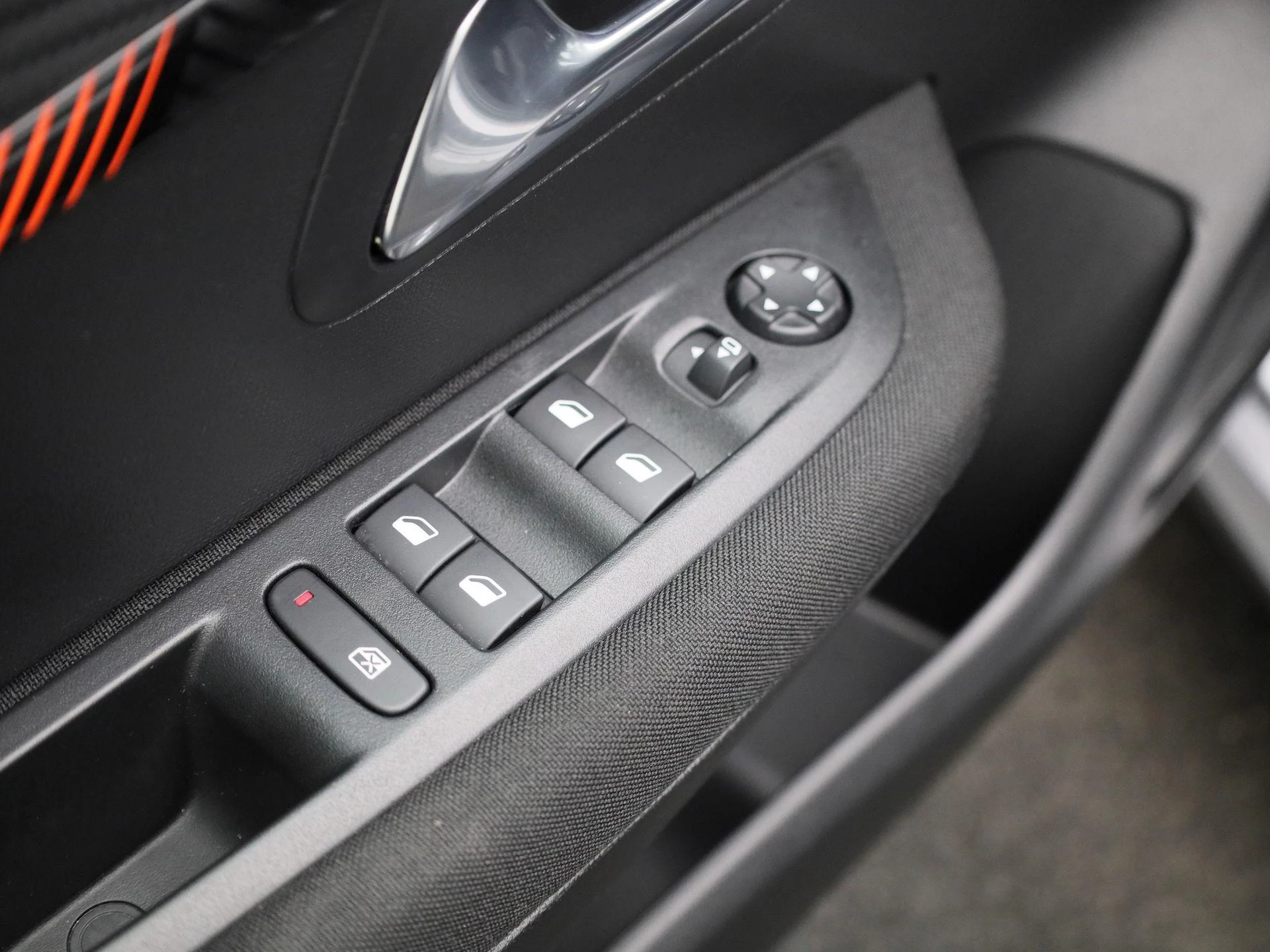 Peugeot-e-208-image-31