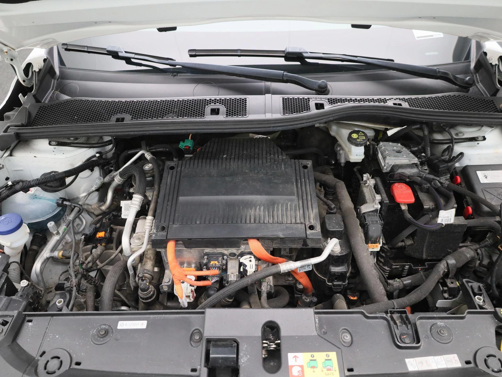 Peugeot-e-208-image-31
