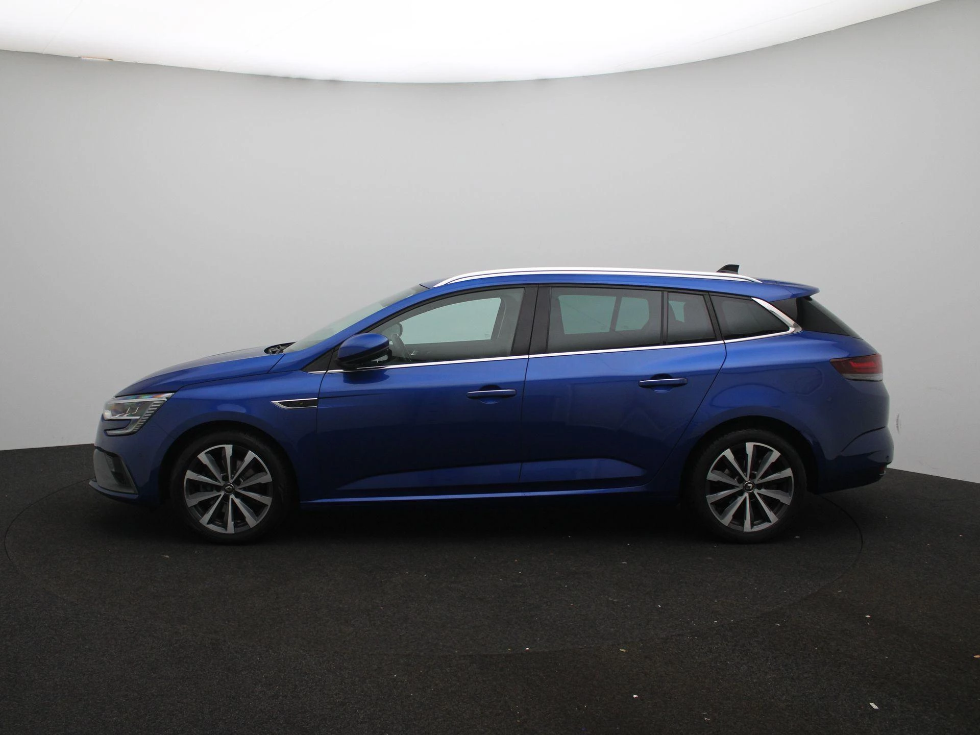 Renault-Mégane Estate-image-5