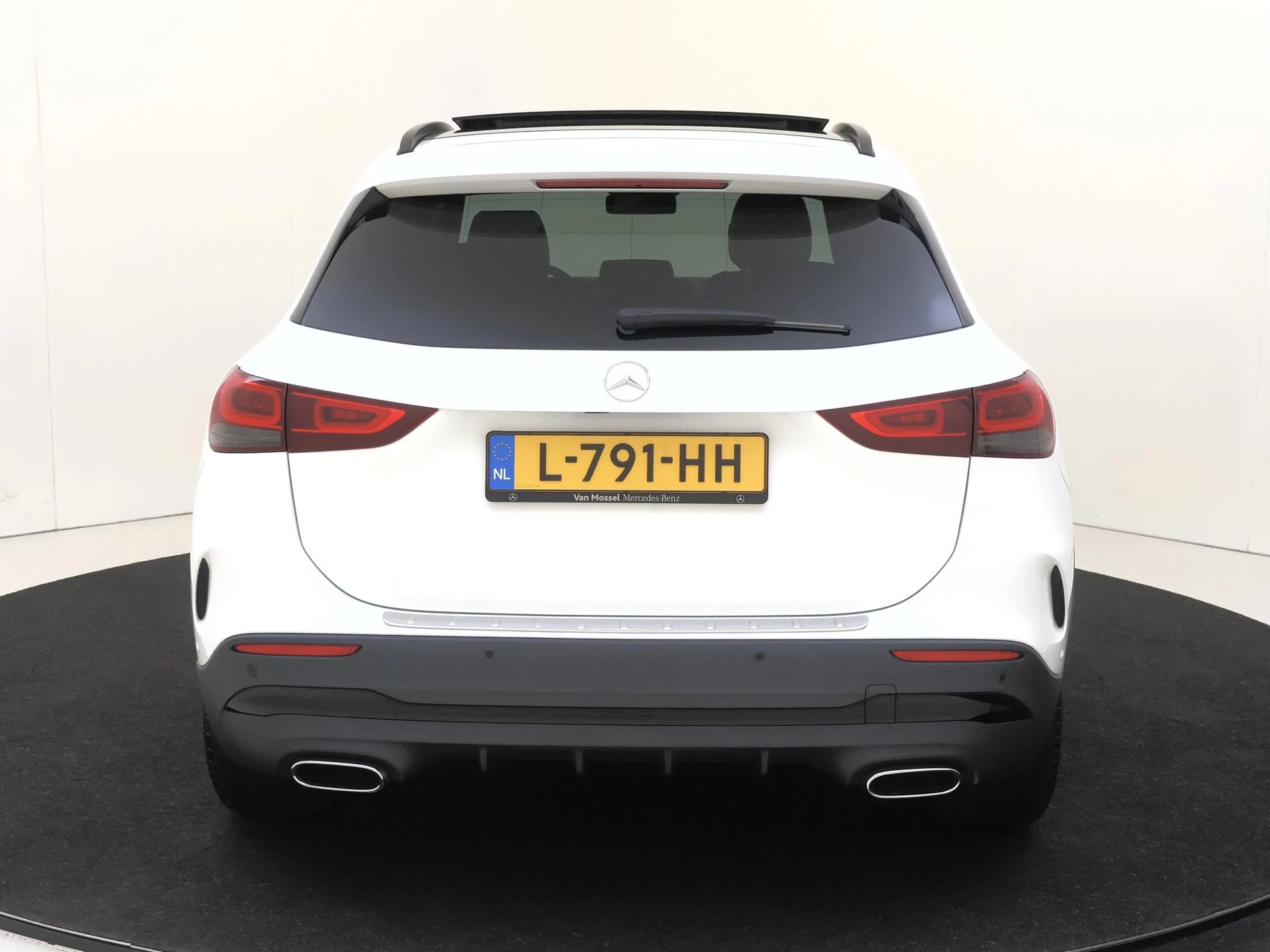 Mercedes-Benz-GLA-image-6