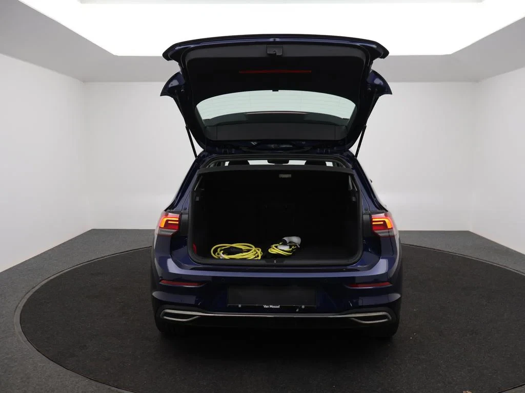 Volkswagen-Golf-image-16