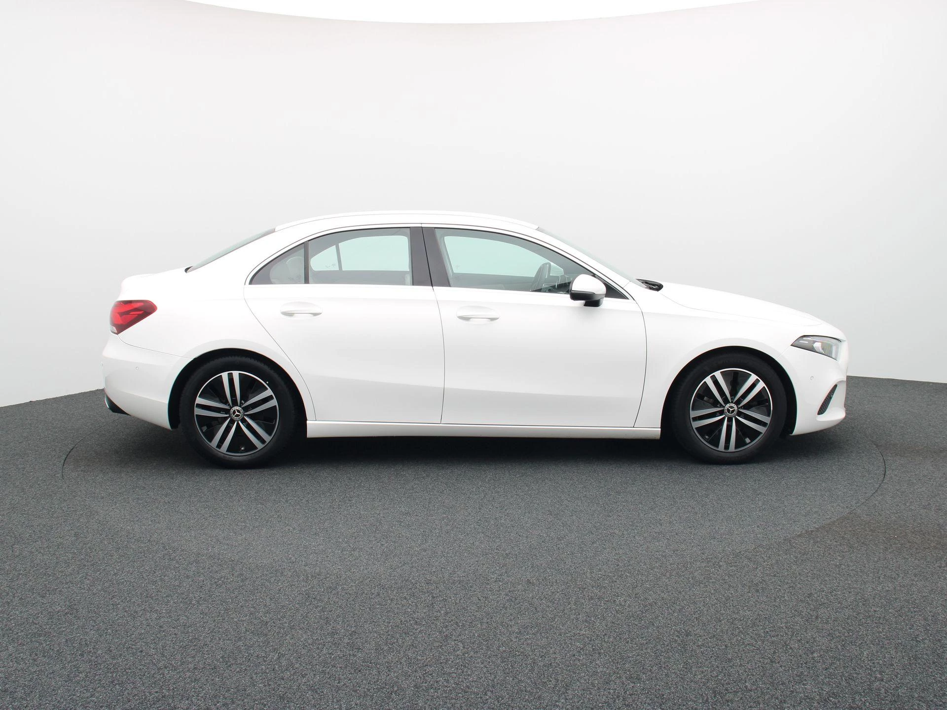 Mercedes-Benz Classe A 180 Luxury Line Limousine + LEDER + TREKHAAK + CAMERA +