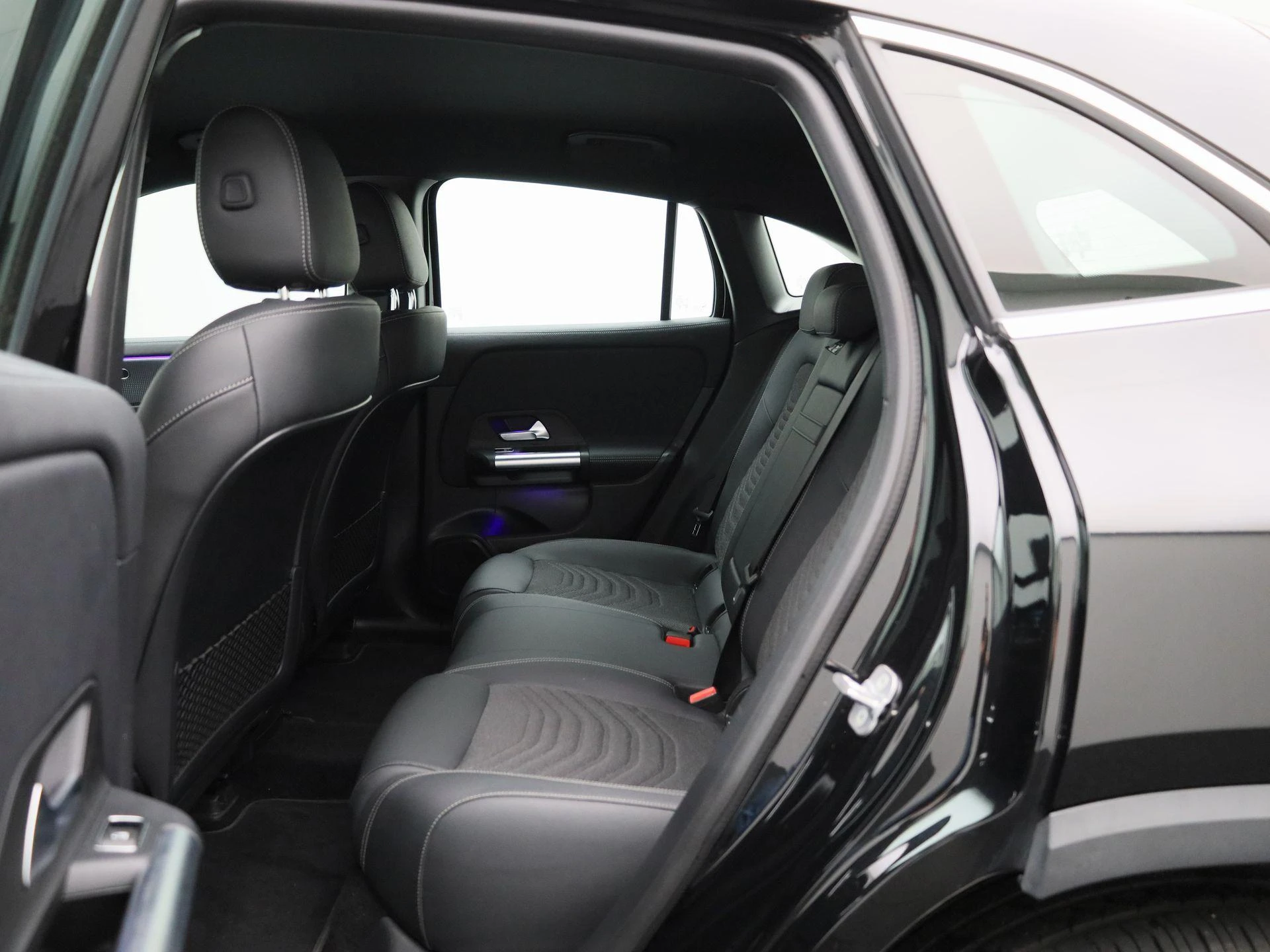 Mercedes-Benz-EQA-image-9