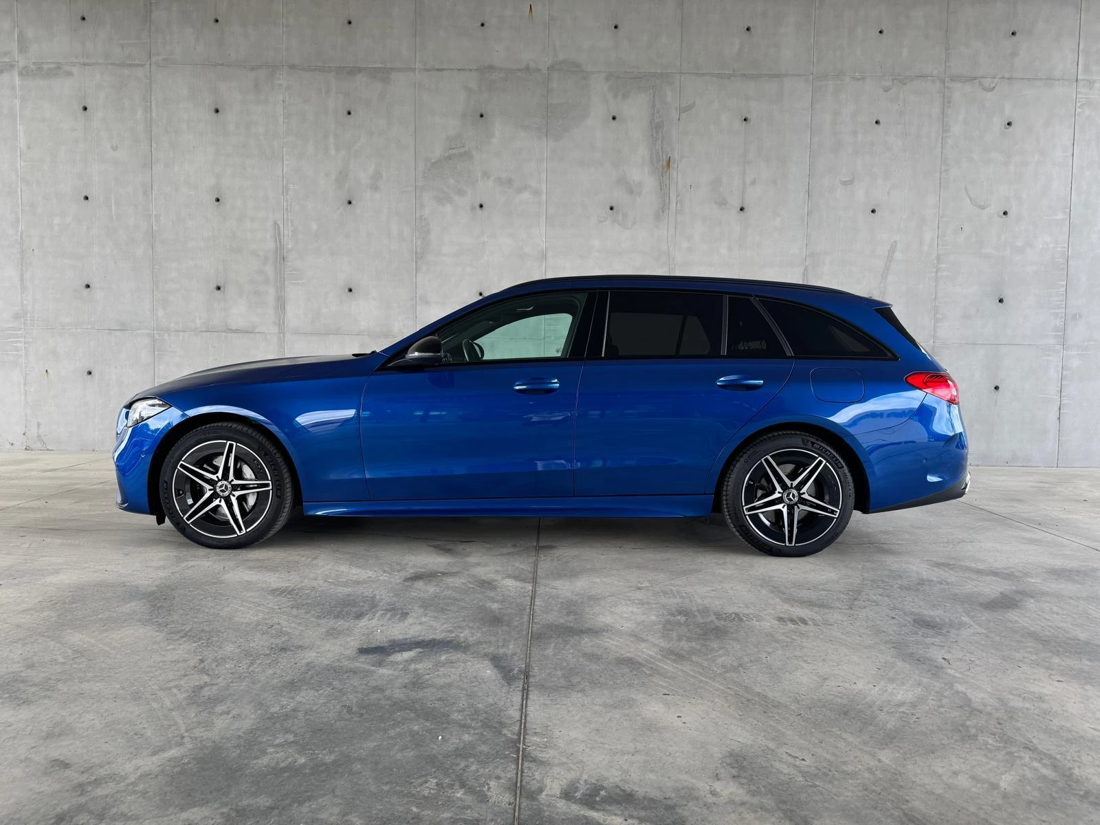 Mercedes-Benz-C-Klasse-image-2