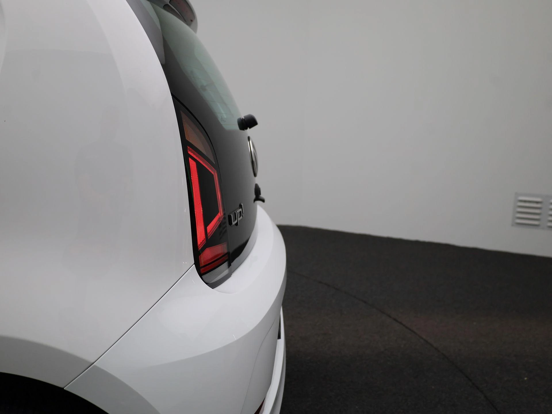 Volkswagen-up!-image-30
