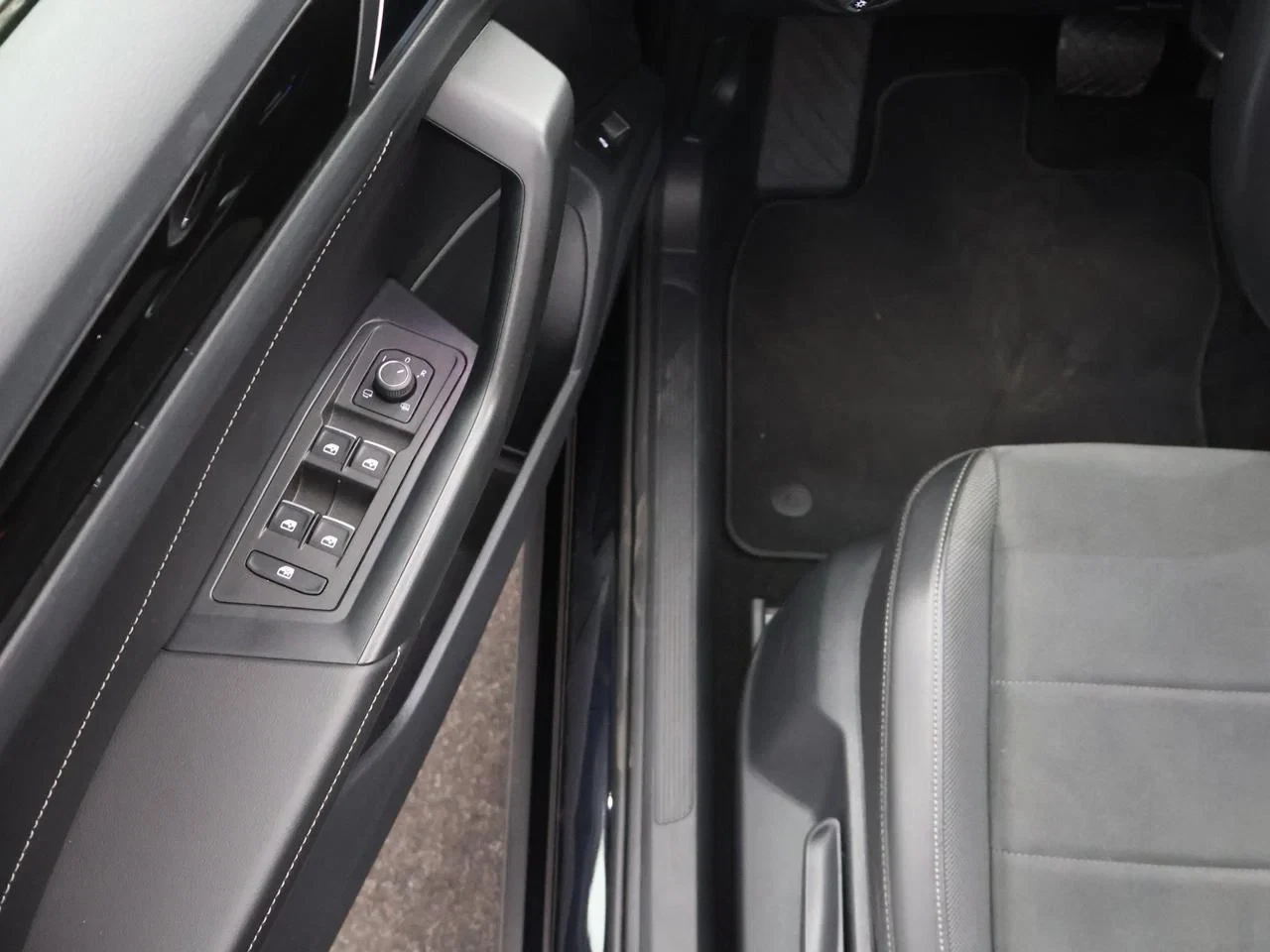 Volkswagen-T-Roc-image-21