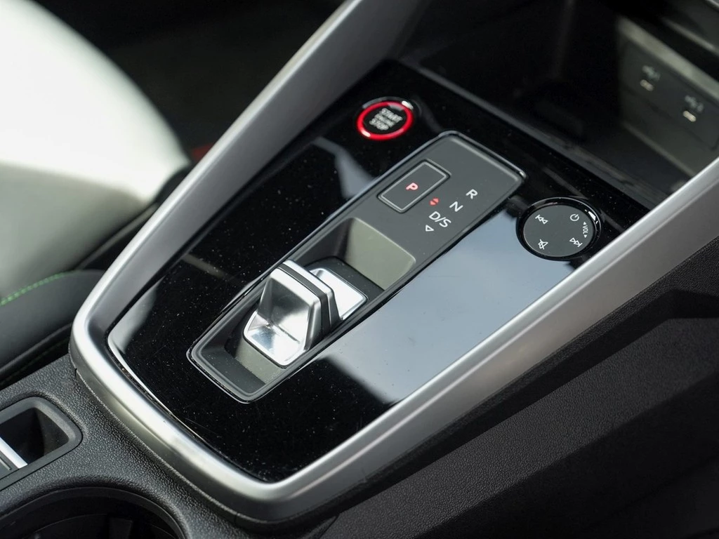 Audi RS3 Lim. TFSI qu. S tronic /MatrixLED/HuD/SAGA