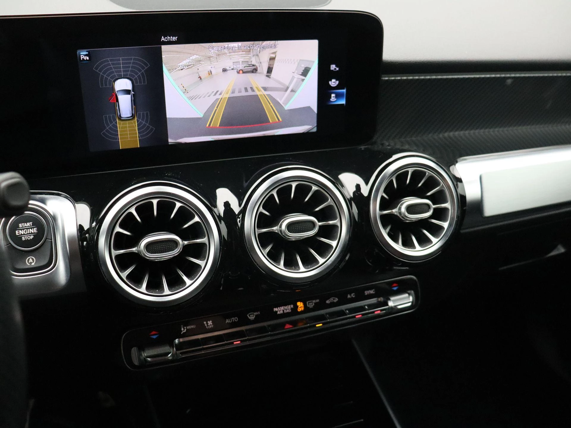 Mercedes-Benz GLB 180 AMG Line + PANORAMISCH DAK + MULTIBEAM LED + CARPLAY +