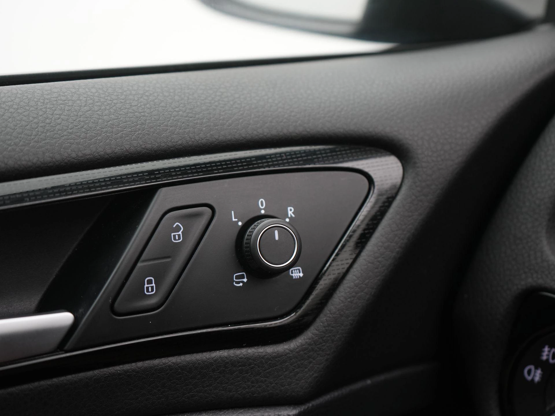 Volkswagen-Golf-image-30