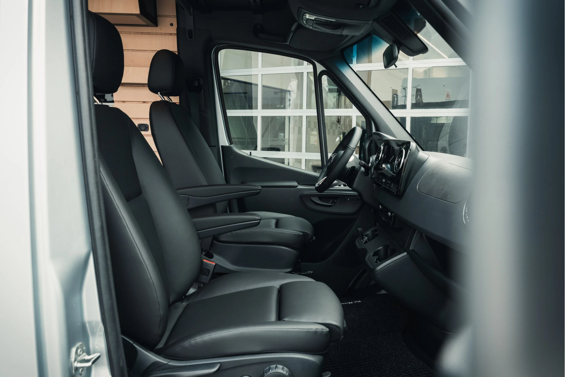 Mercedes-Benz-Sprinter-image-23