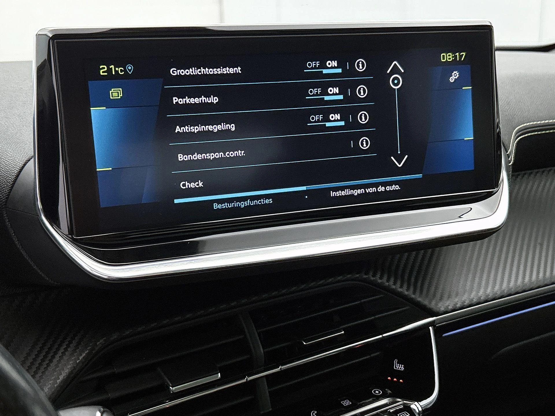 Peugeot-e-2008-image-11