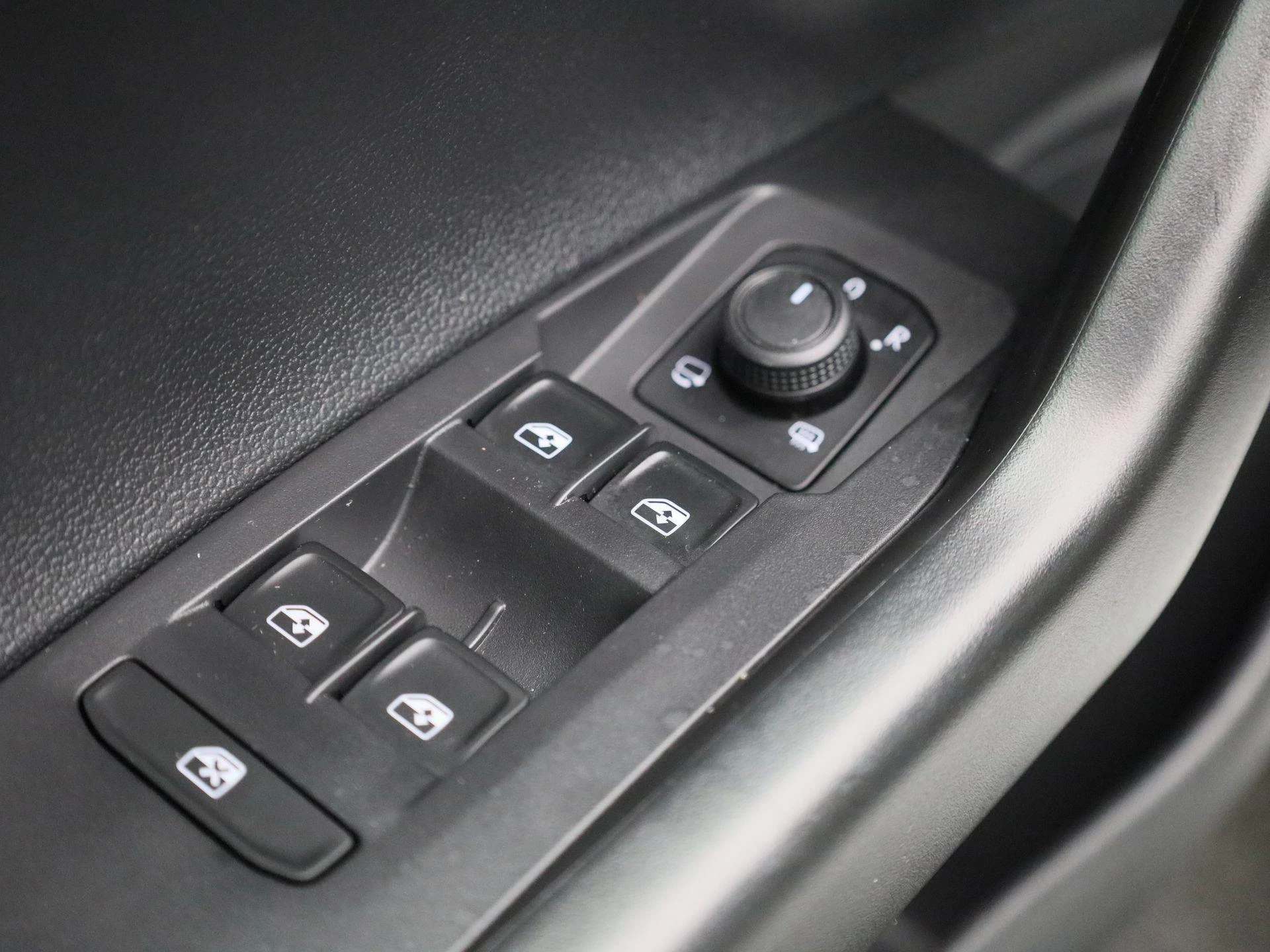 Volkswagen-Polo-image-28