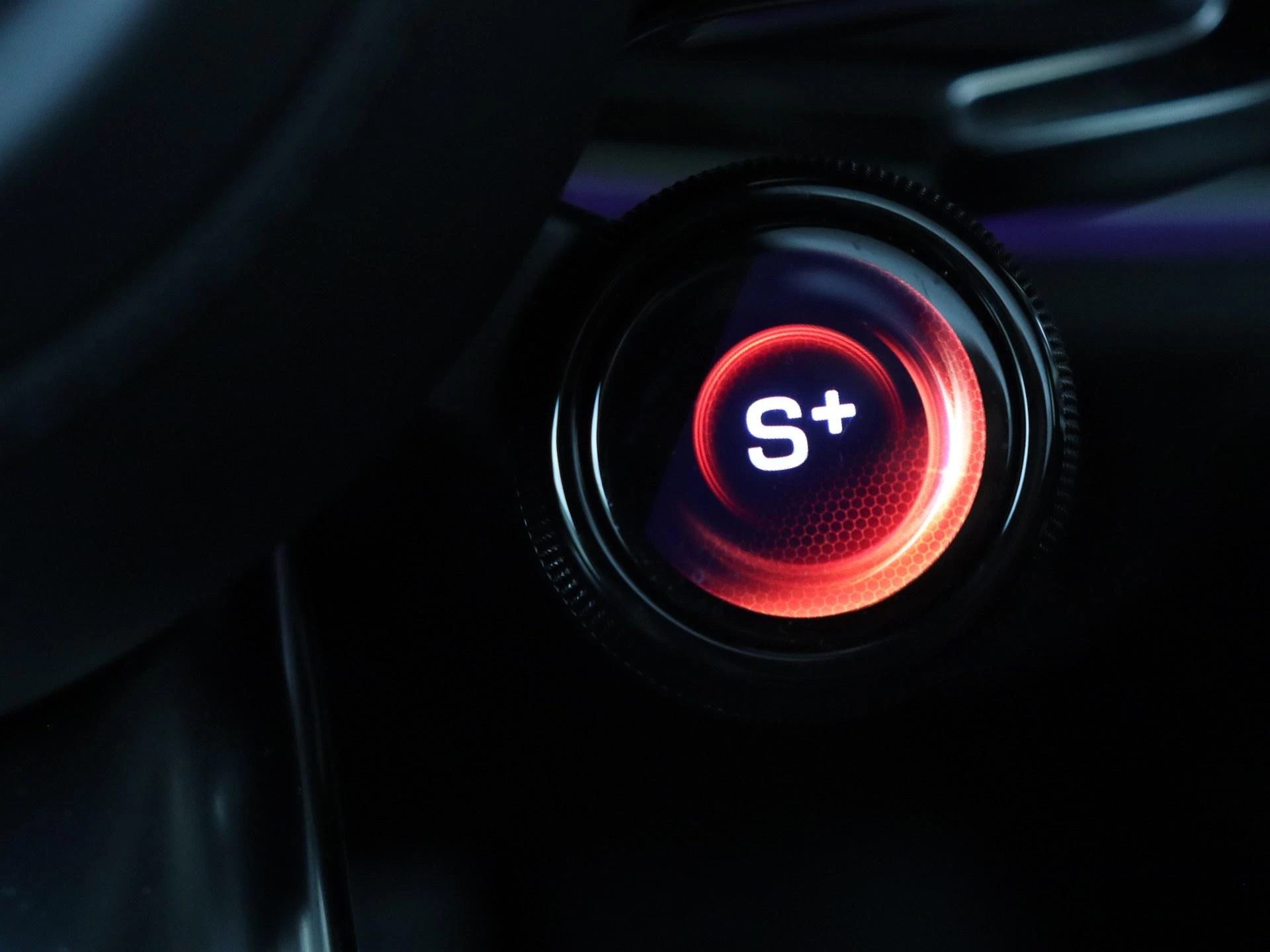 Mercedes-Benz-GLE-image-32