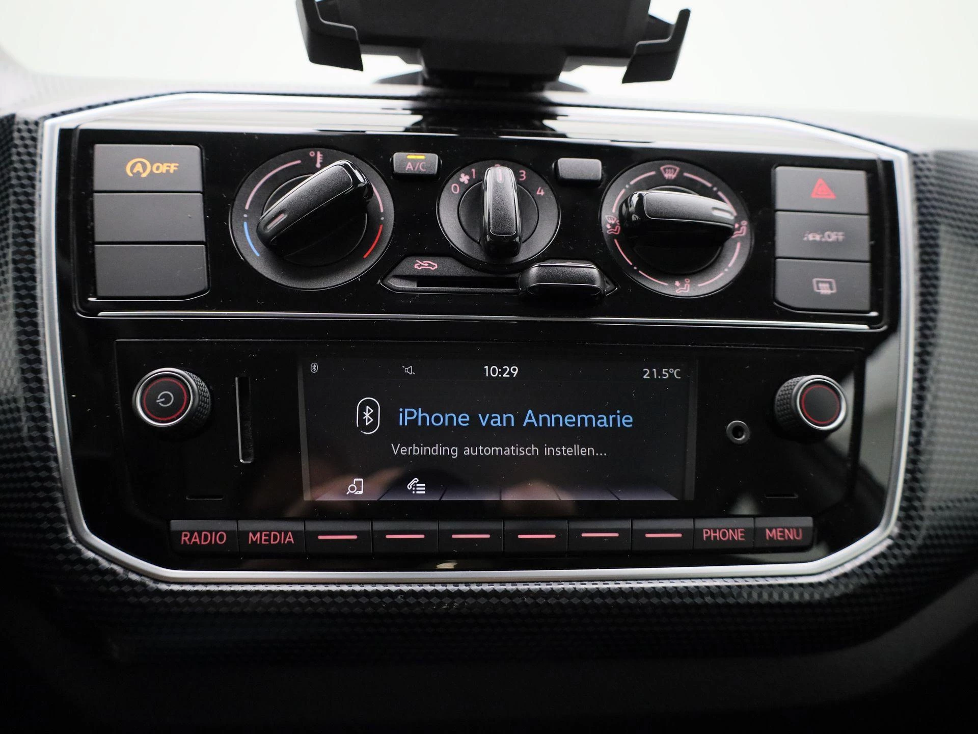 Volkswagen-up!-image-17