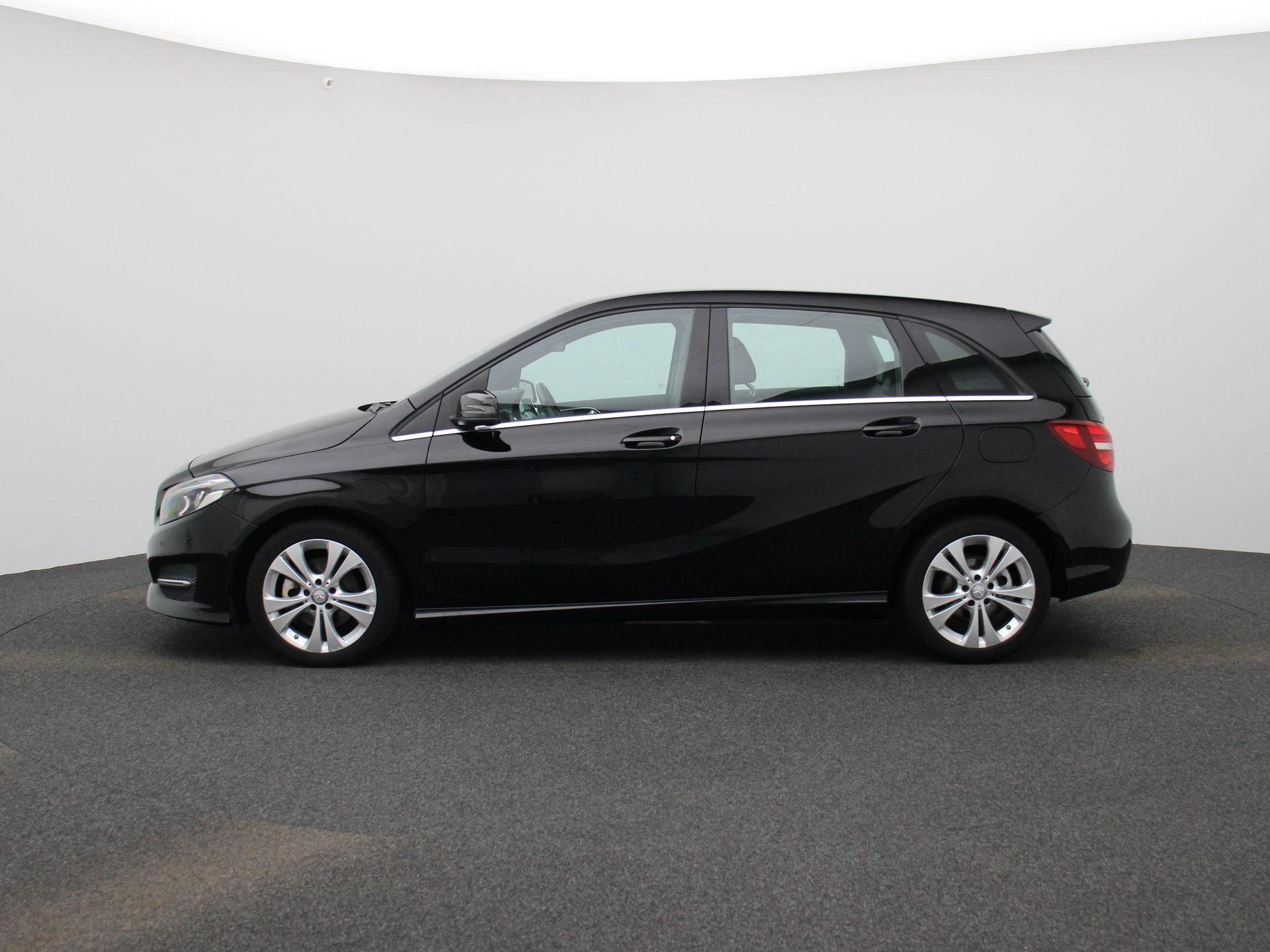 Mercedes-Benz-B-Klasse-image-3