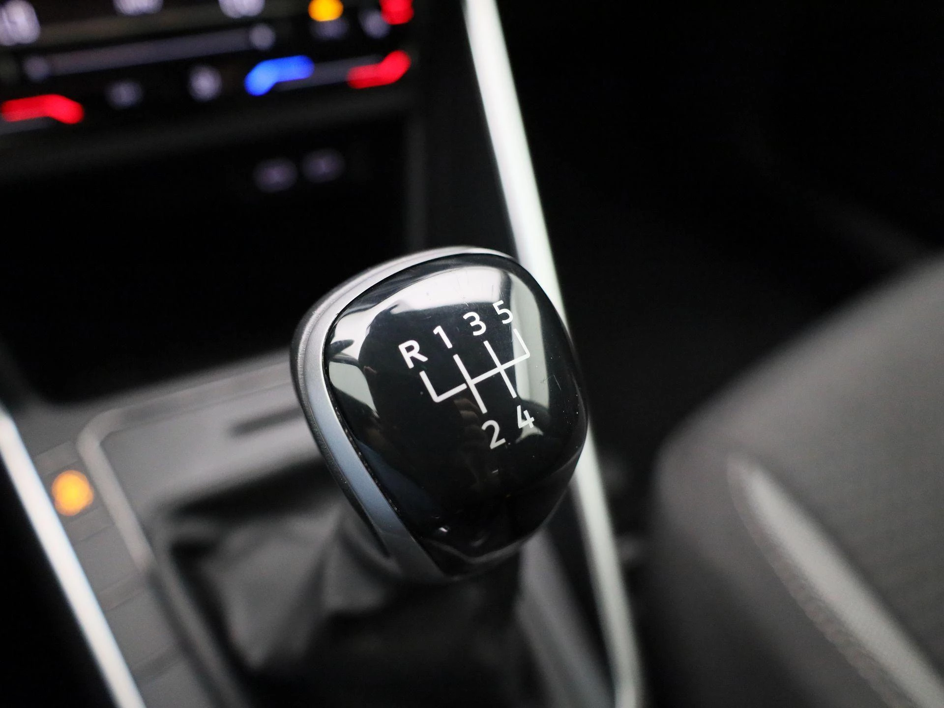 Volkswagen-Polo-image-24