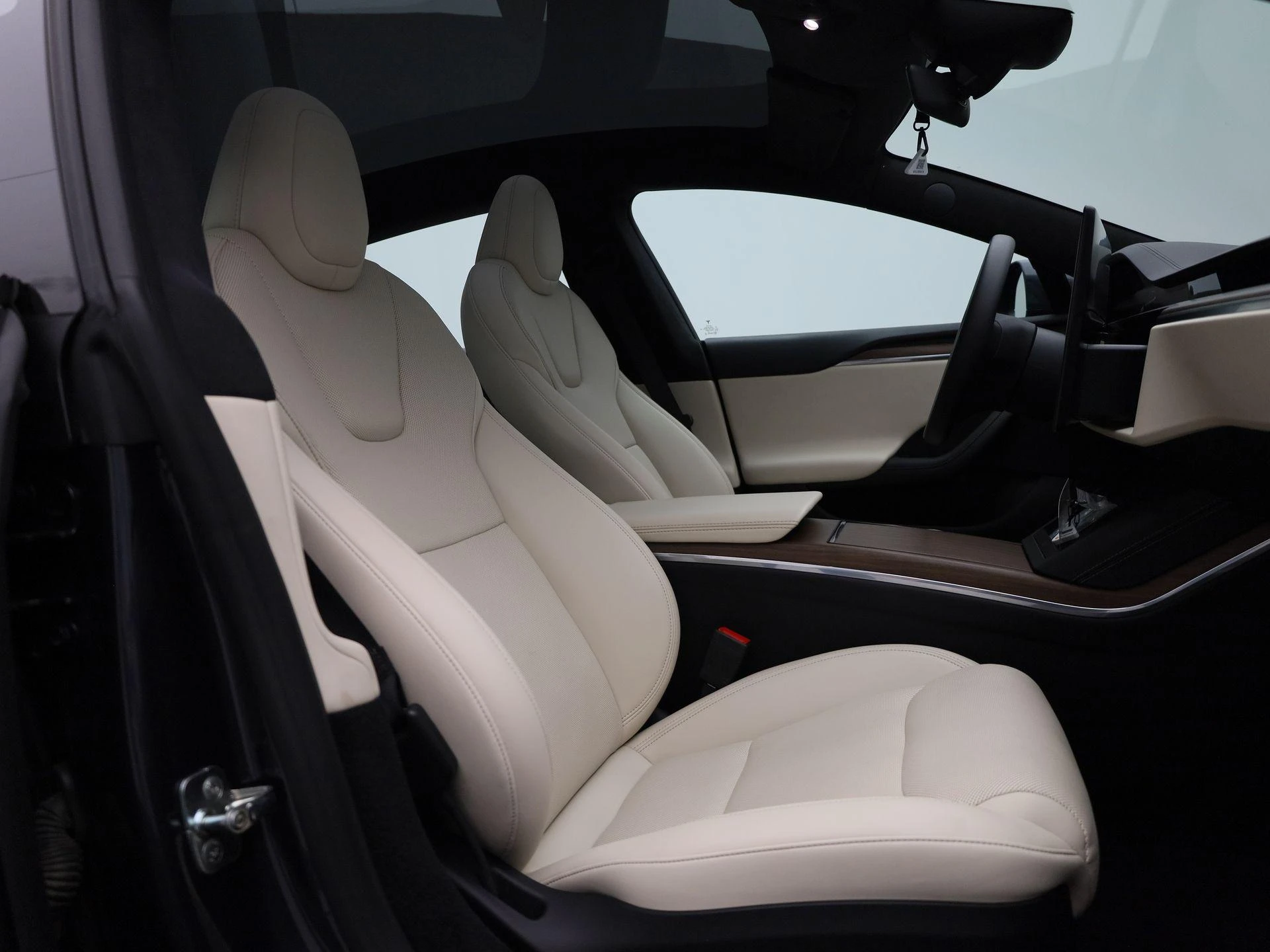 Tesla-Model S-image-40
