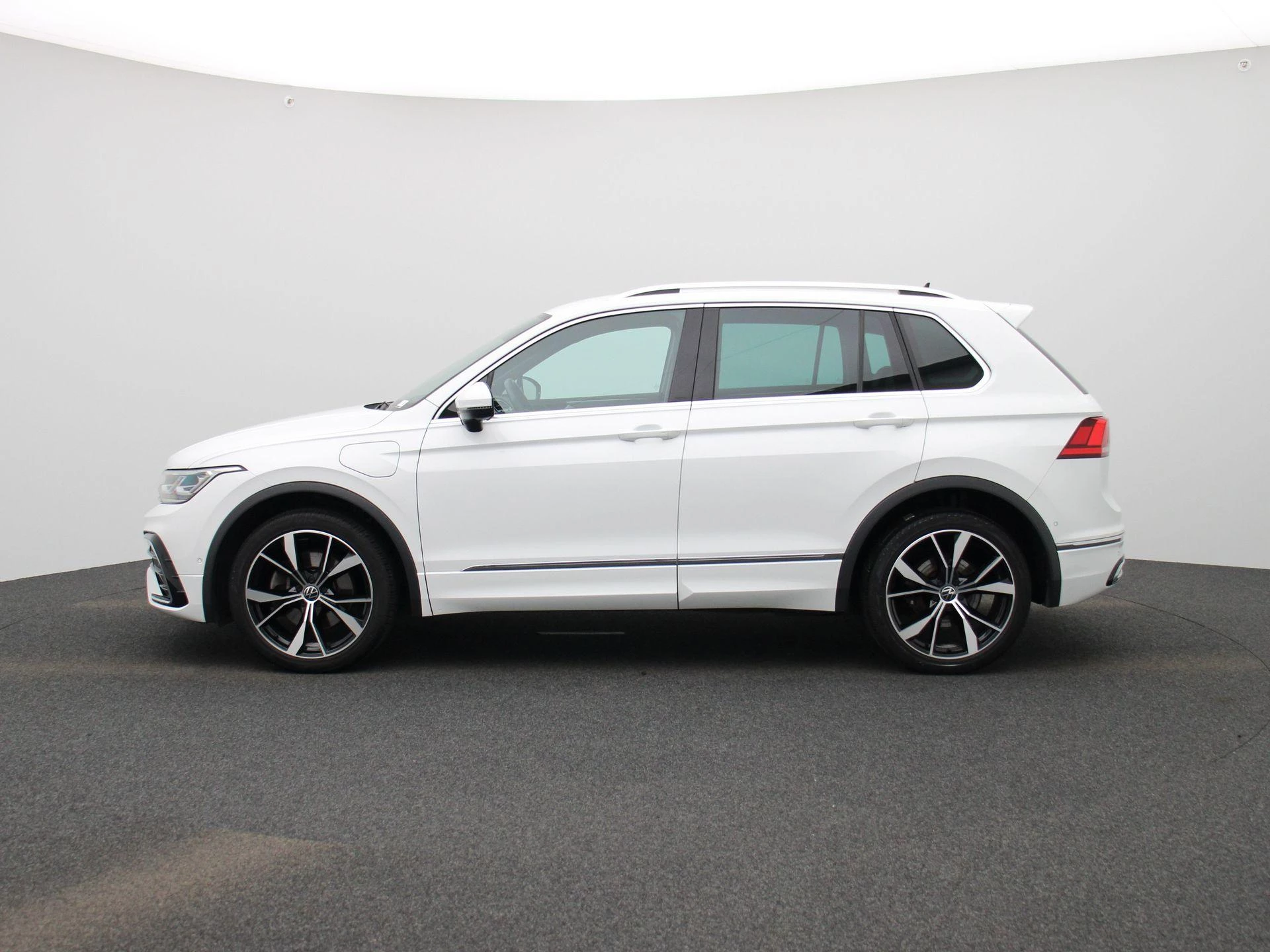 Volkswagen-Tiguan-image-3