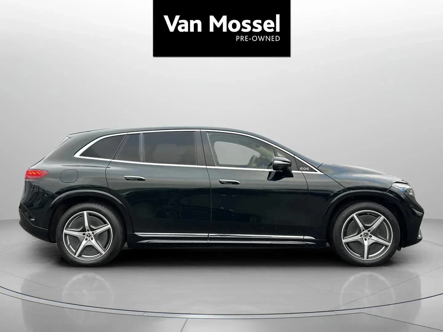 Mercedes-Benz-EQS-image-4