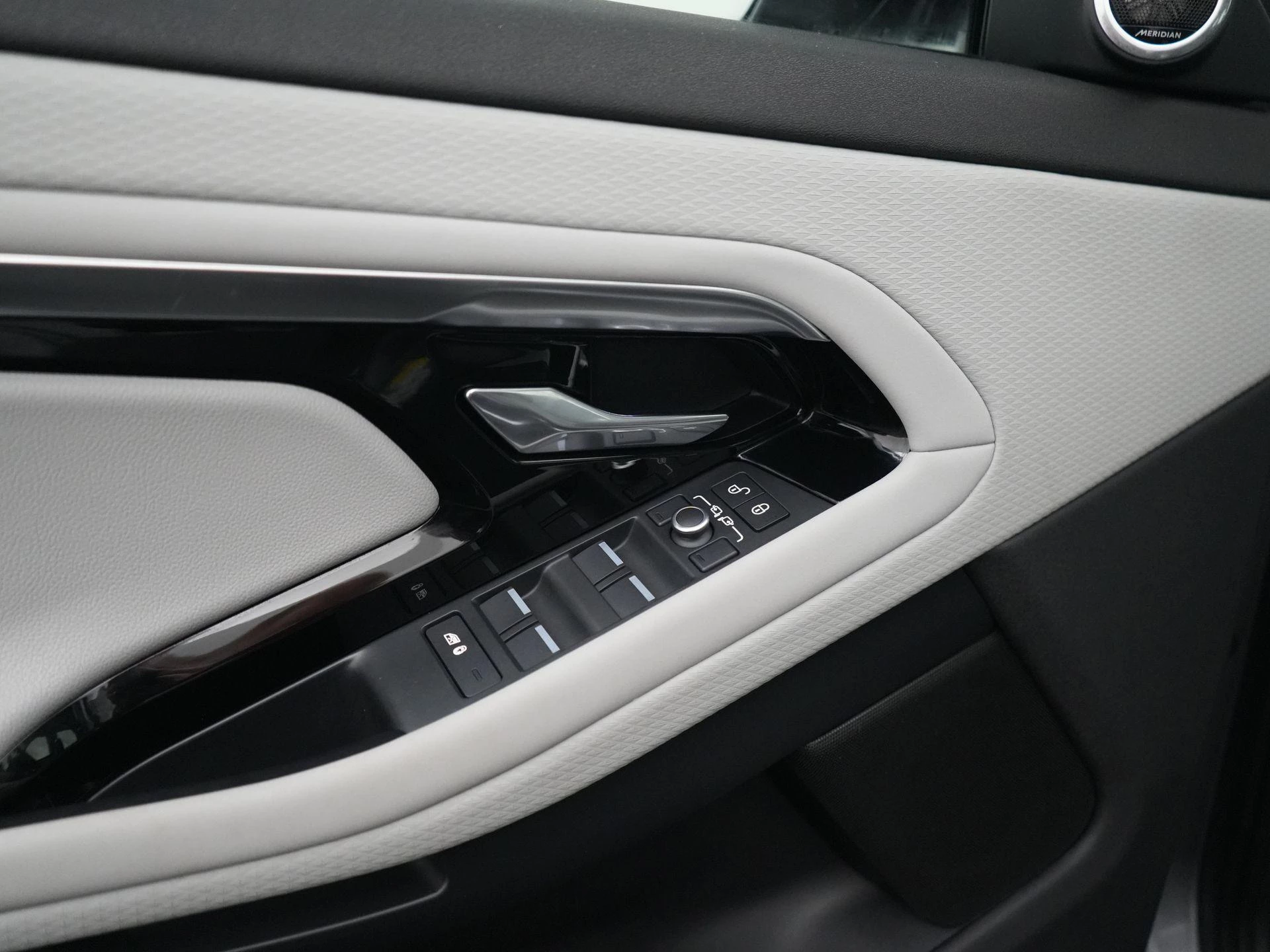 Land Rover-Range Rover Evoque-image-35