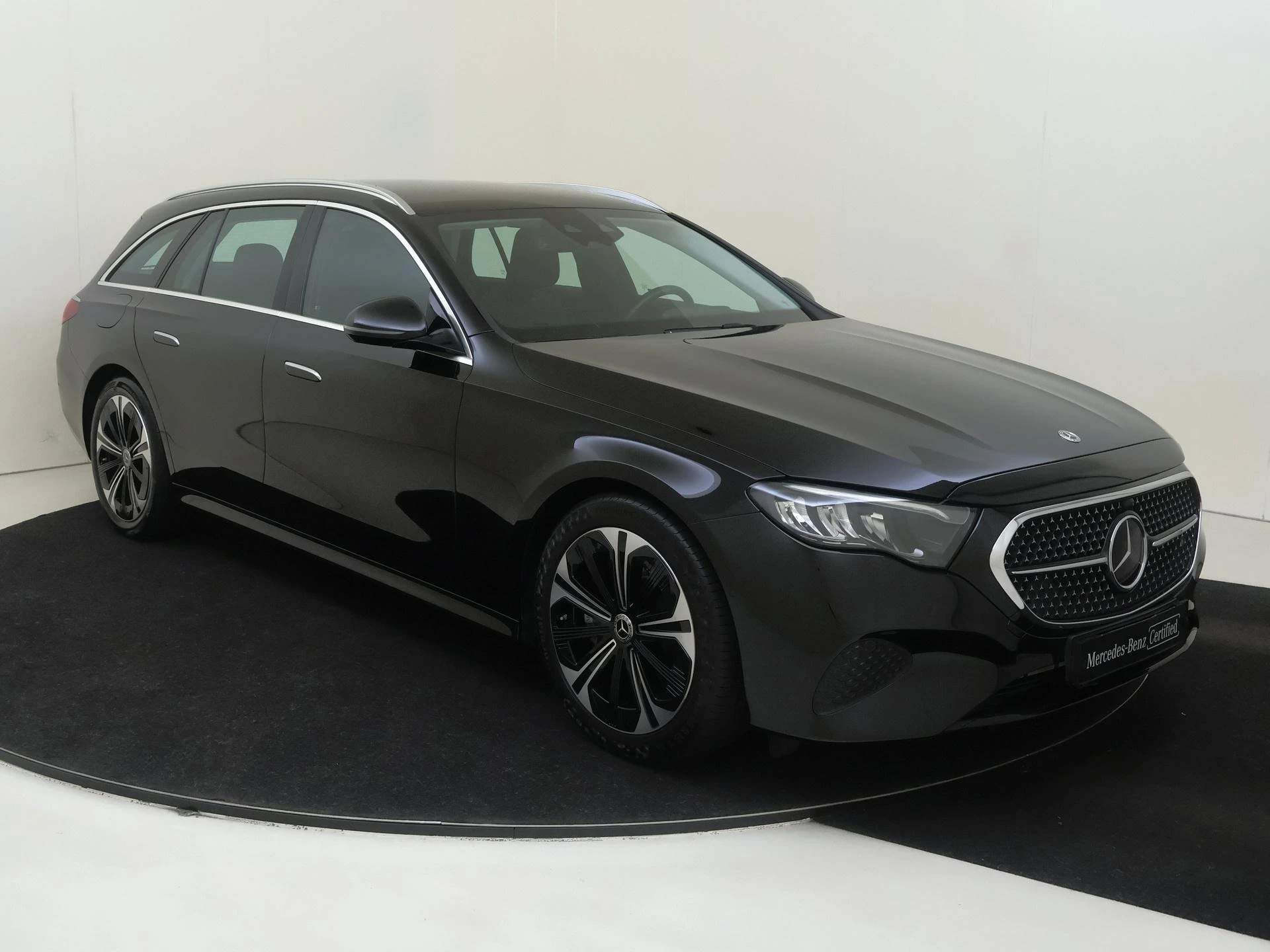 Mercedes-Benz-E-Klasse-image-1