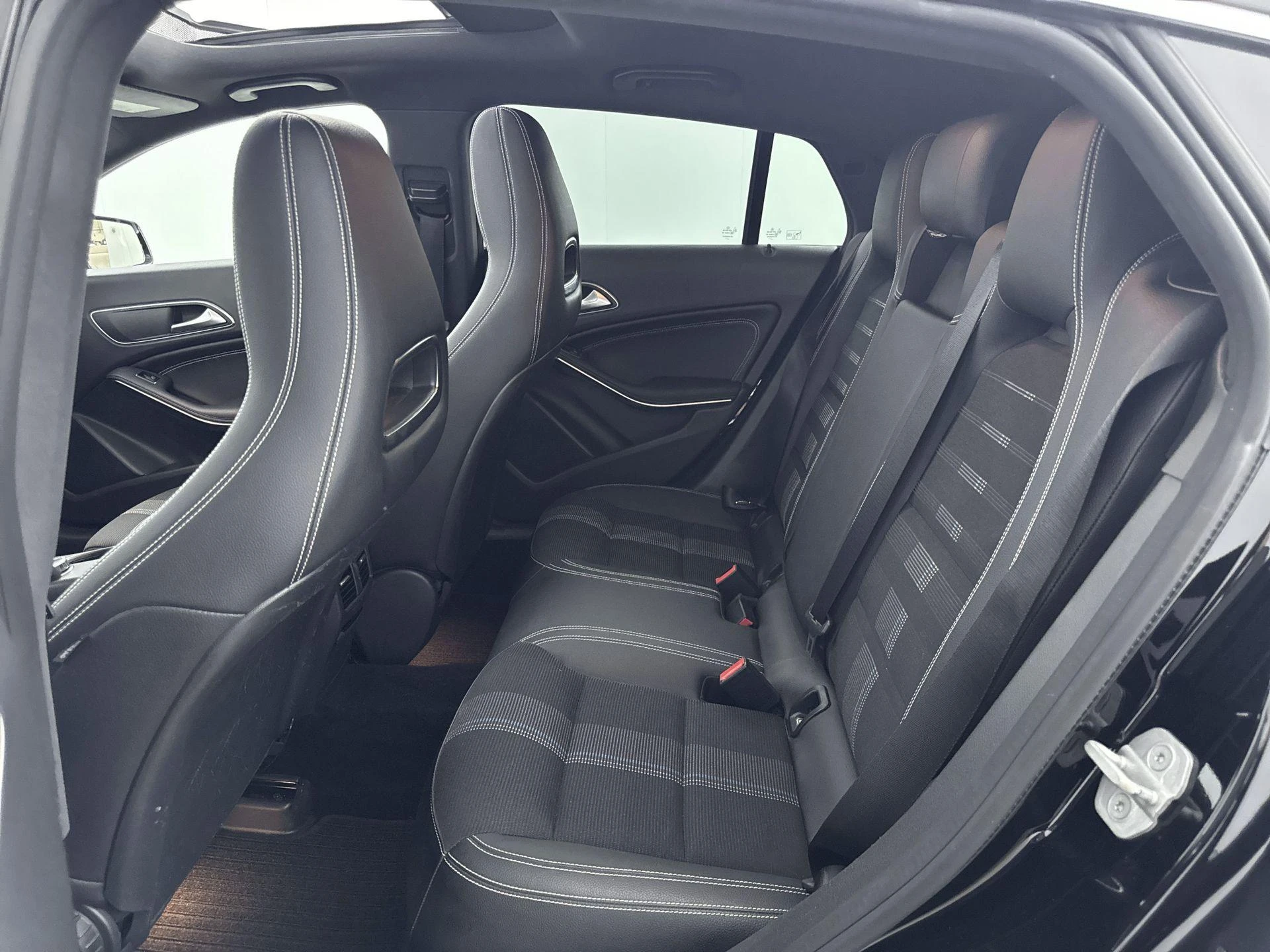 Mercedes-Benz-CLA-image-26