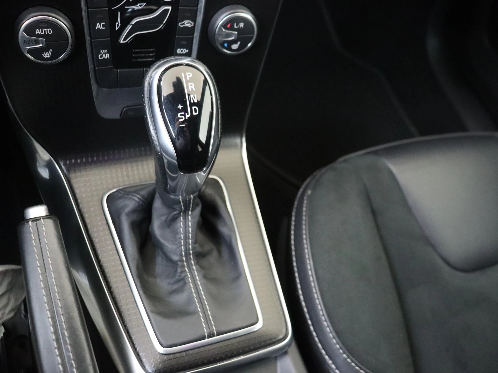 Volvo-V40-image-14