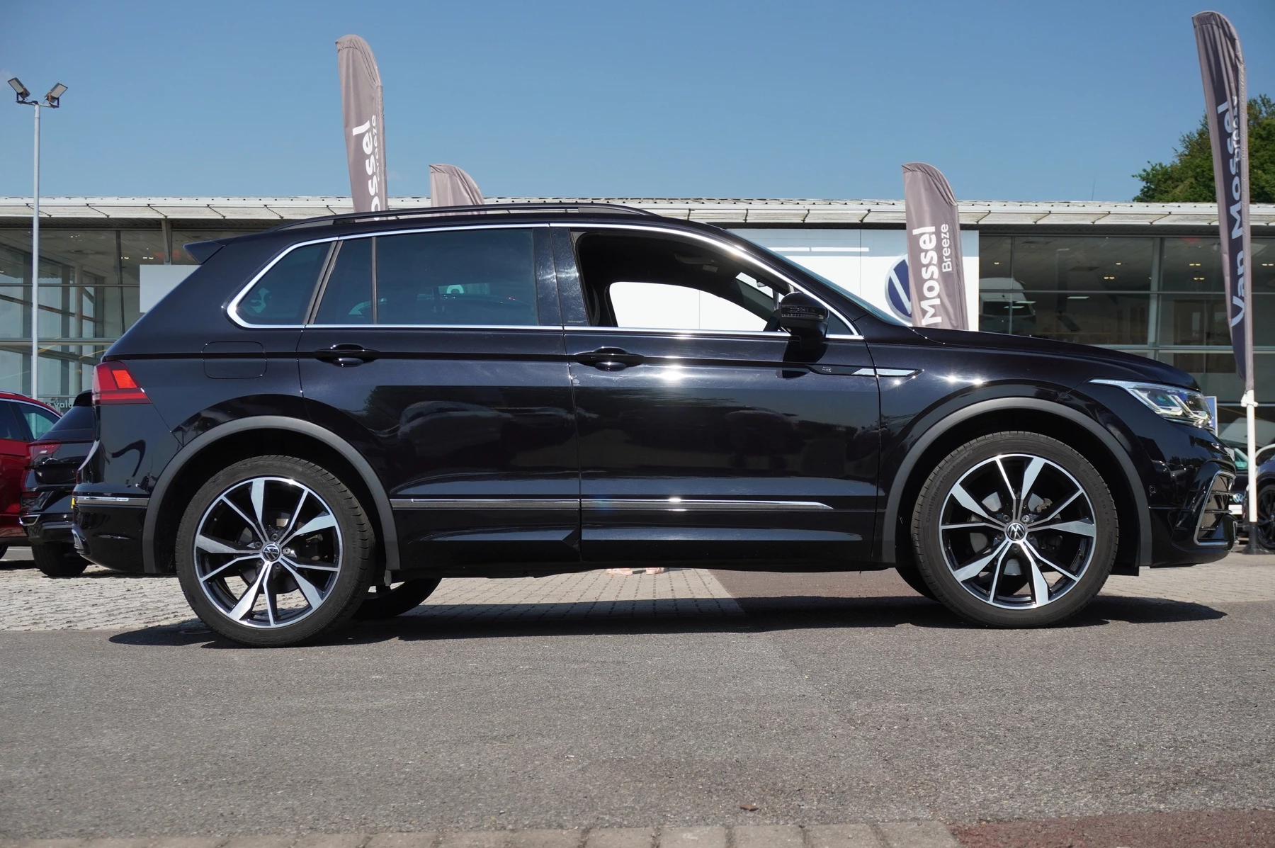 Volkswagen-Tiguan-image-3