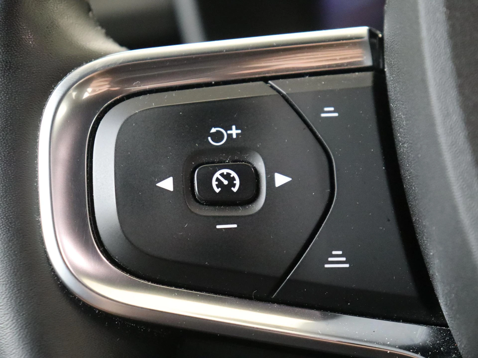 Volvo-XC40-image-11