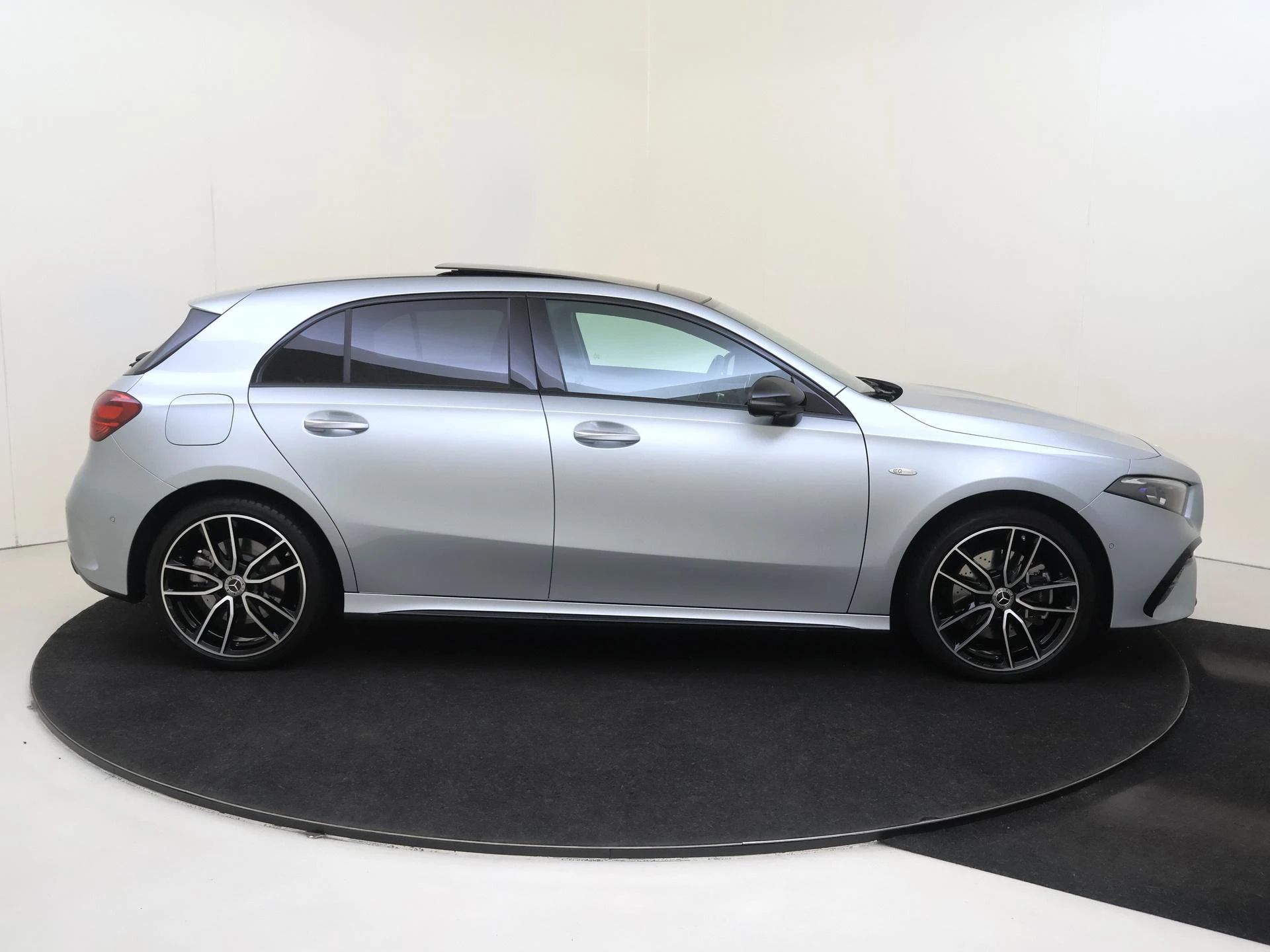 Mercedes-Benz-A-Klasse-image-9