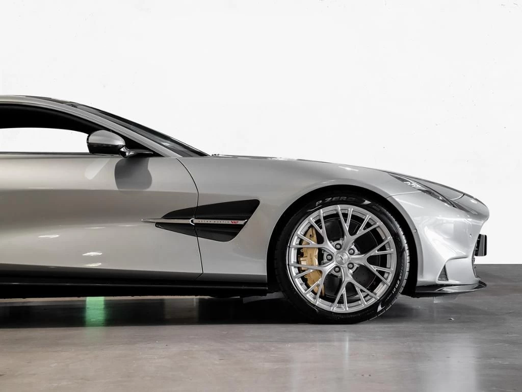 Aston Martin-Vanquish-image-21